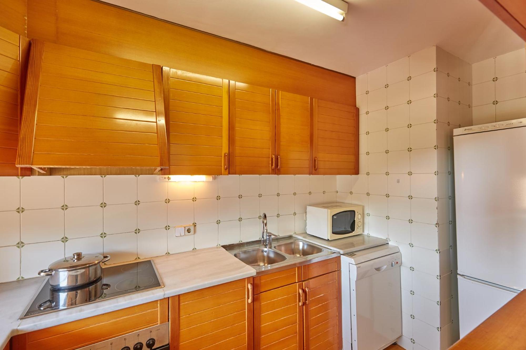 Three-Bedroom Apartment (6 Adults) - Photo 4