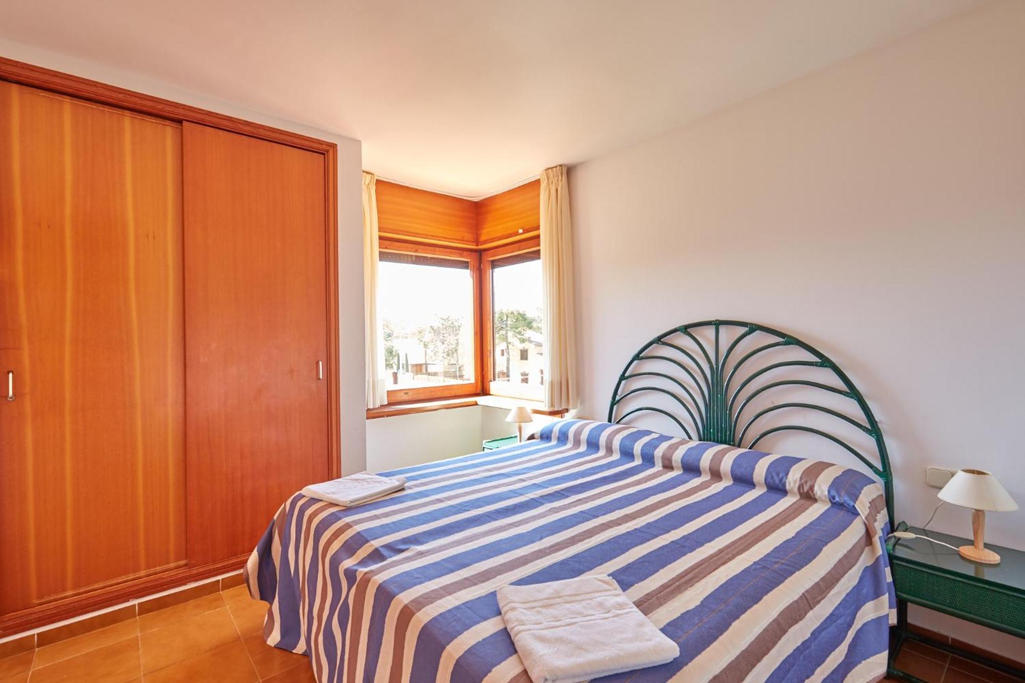 Three-Bedroom Apartment (6 Adults) - Photo 2
