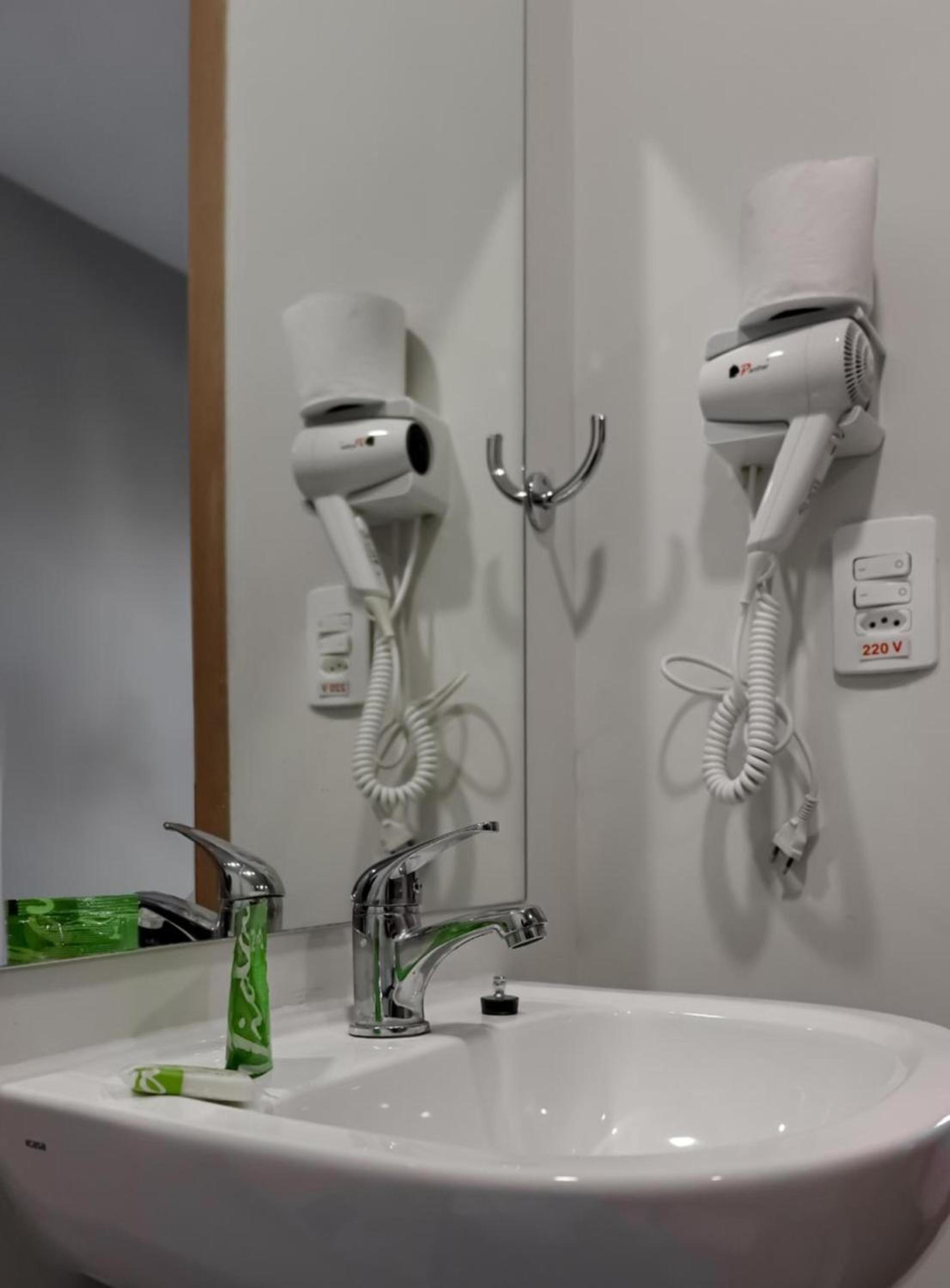 Queen Room - Disability Access photo 2