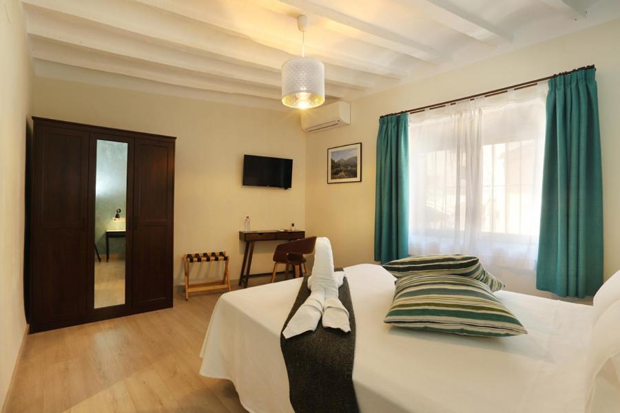 Double Room - Photo 3