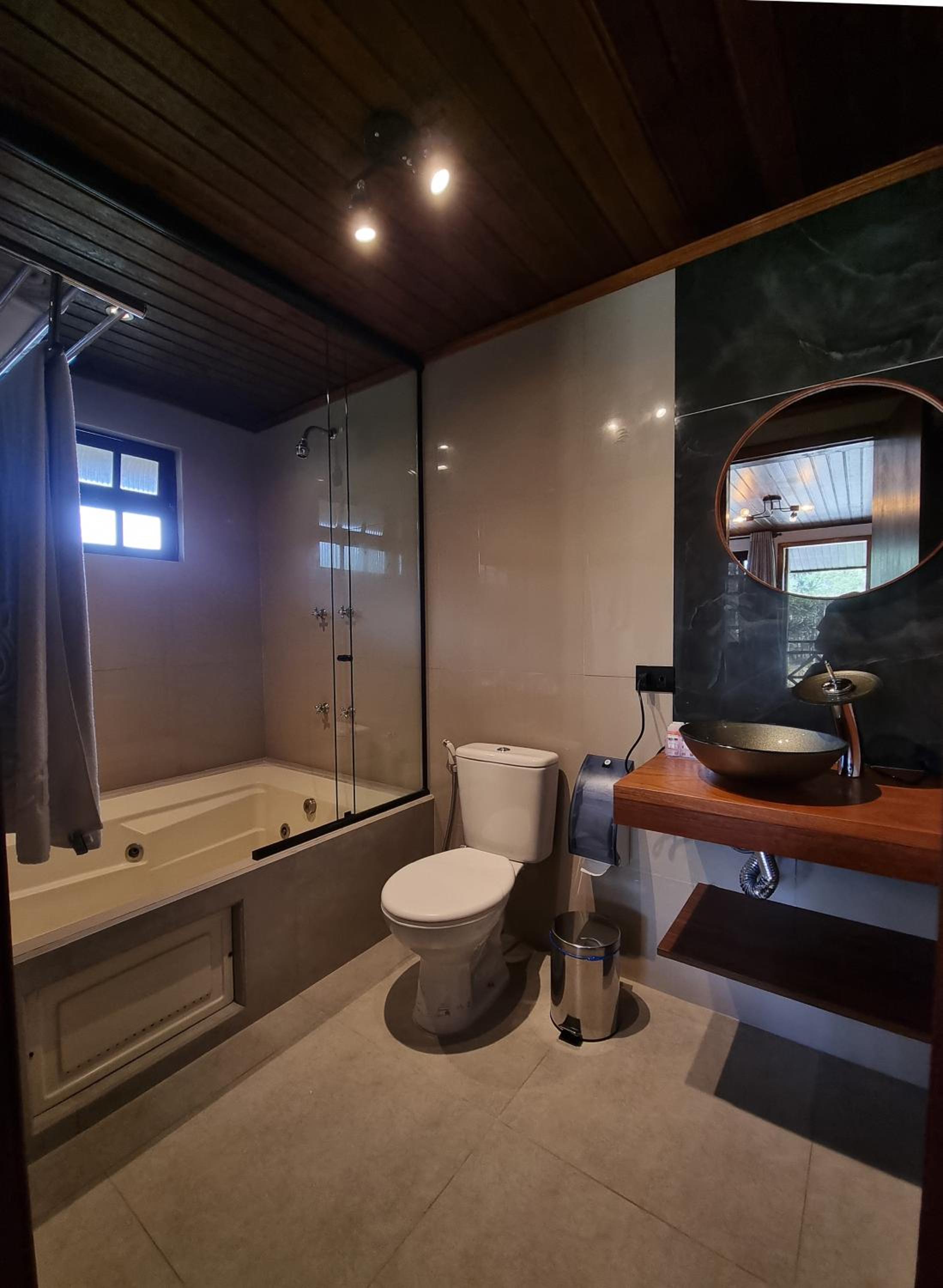 Deluxe Suite with Spa Bath photo 2