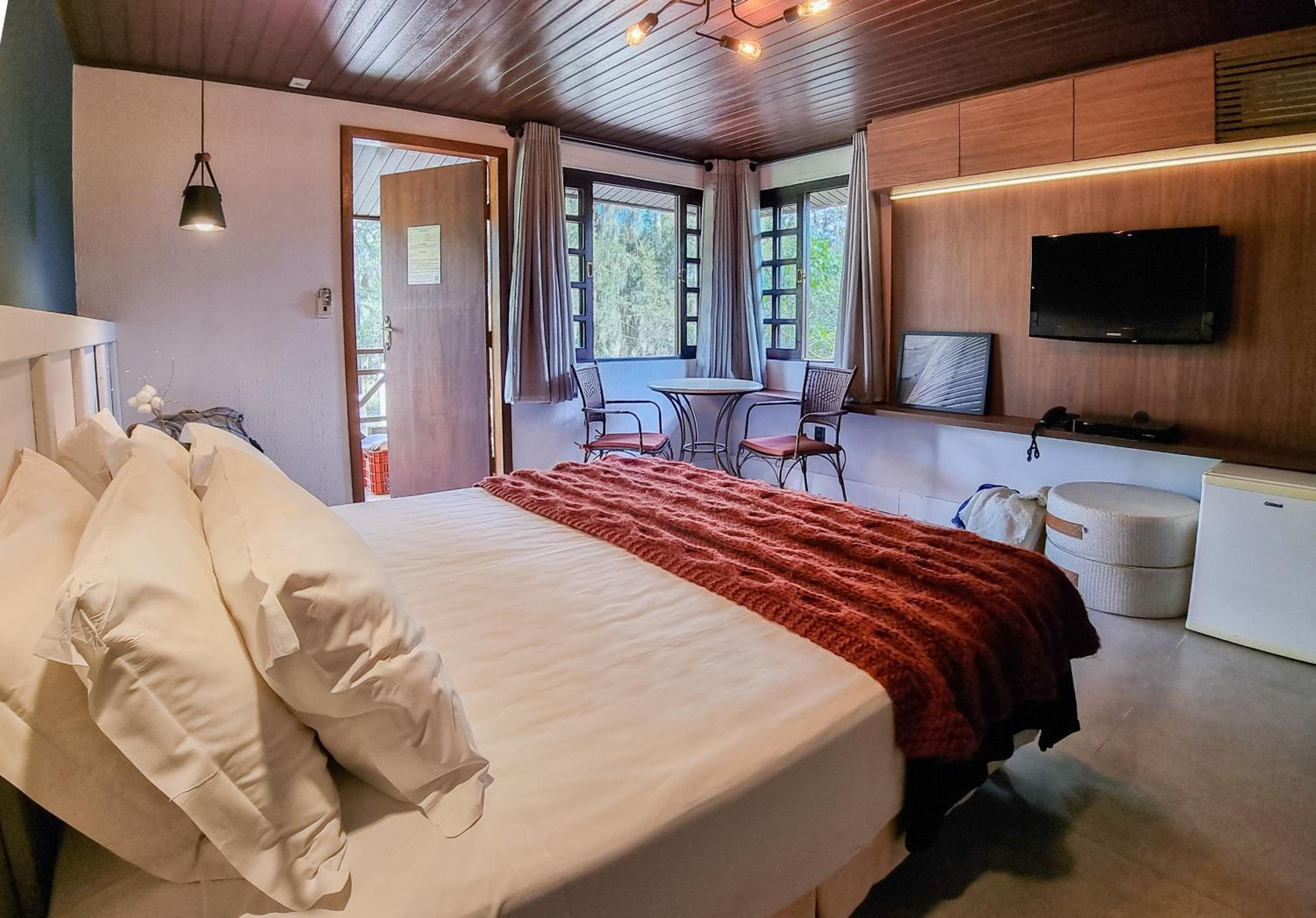 Deluxe Suite with Spa Bath photo 3