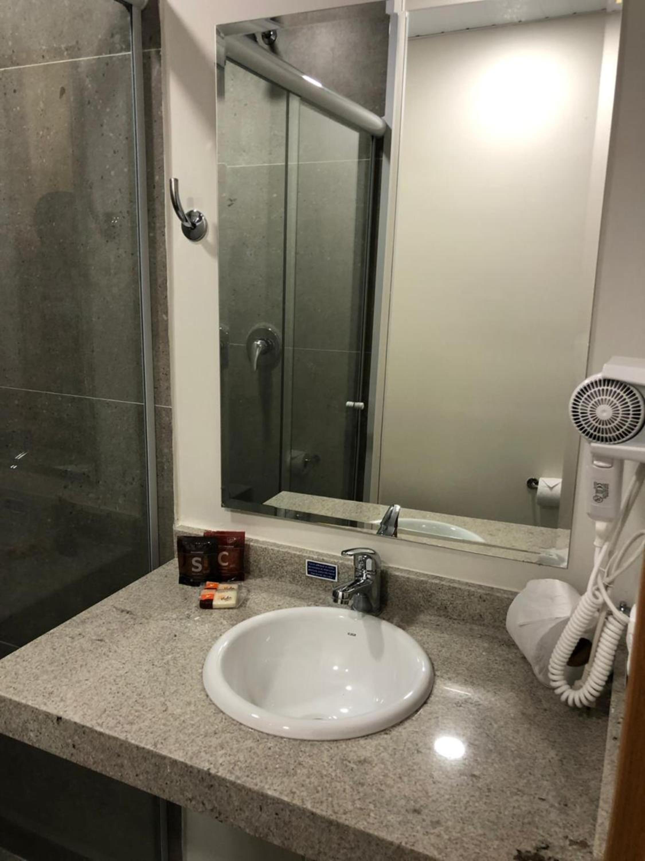 Standard Twin Room - Photo 7