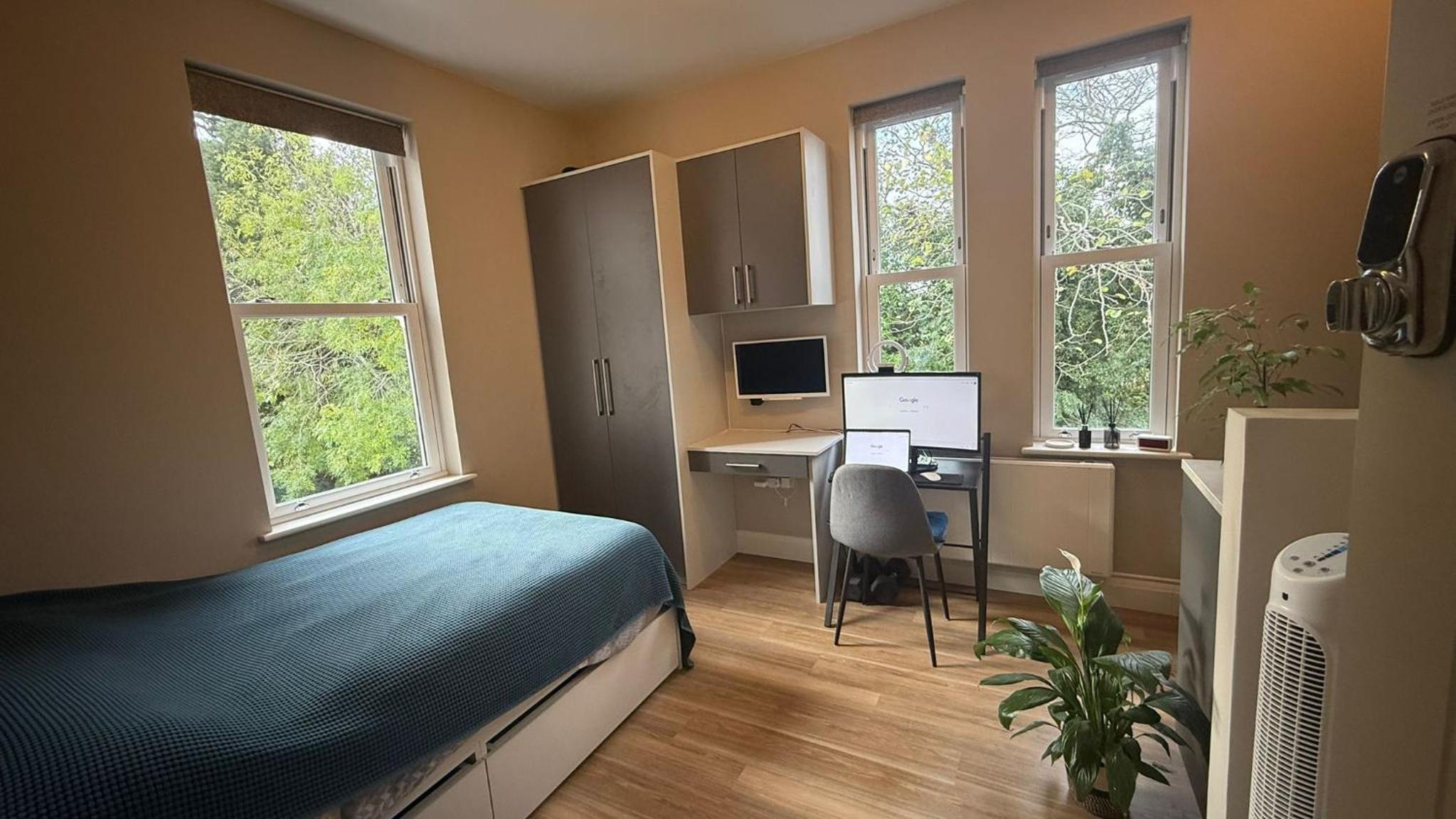 Deluxe Studio