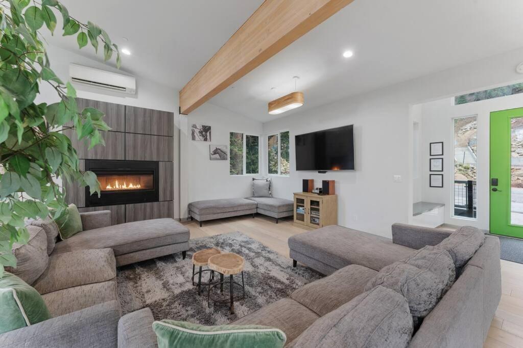 Three-Bedroom House photo 1