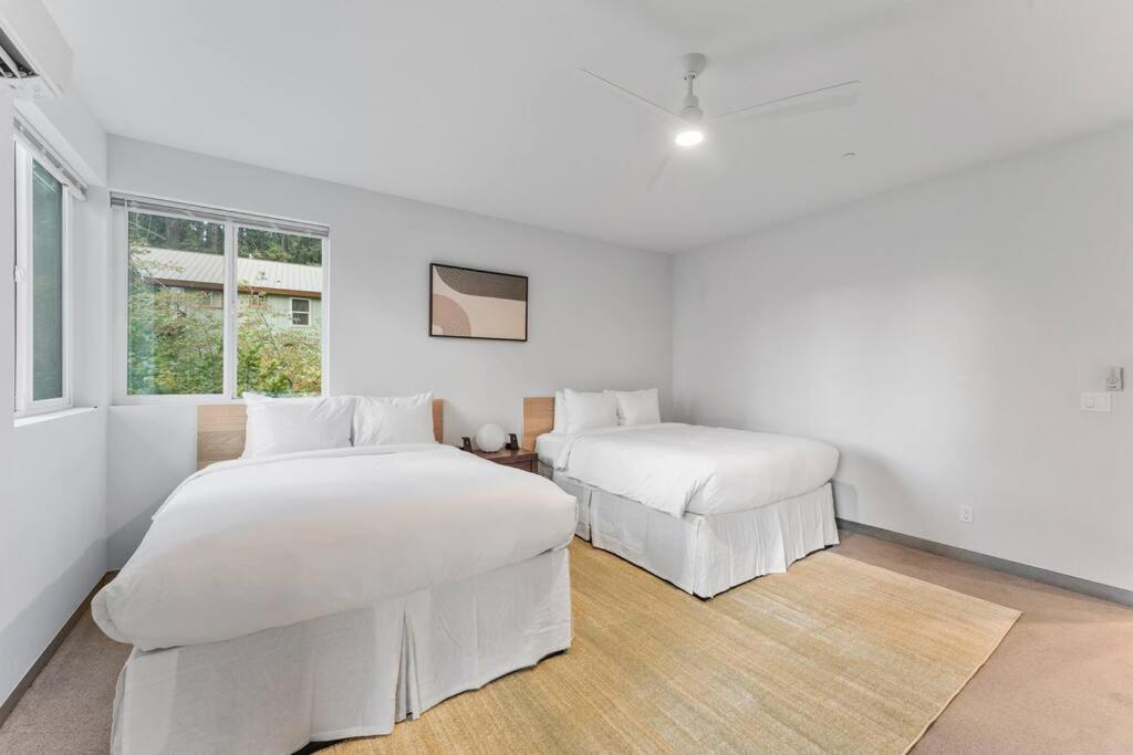 Three-Bedroom House photo 2