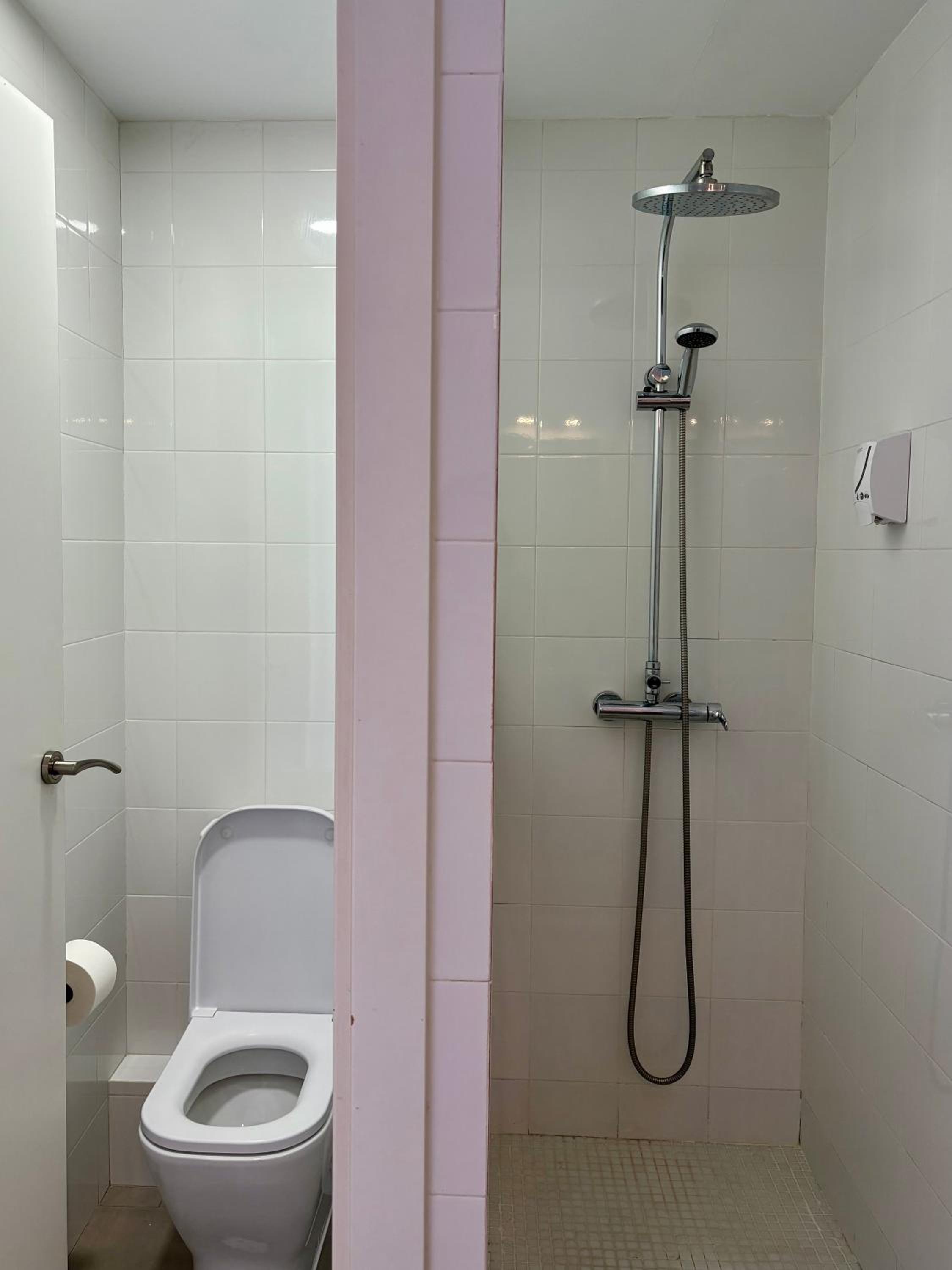 Double or Twin Room with Private Bathroom photo 3