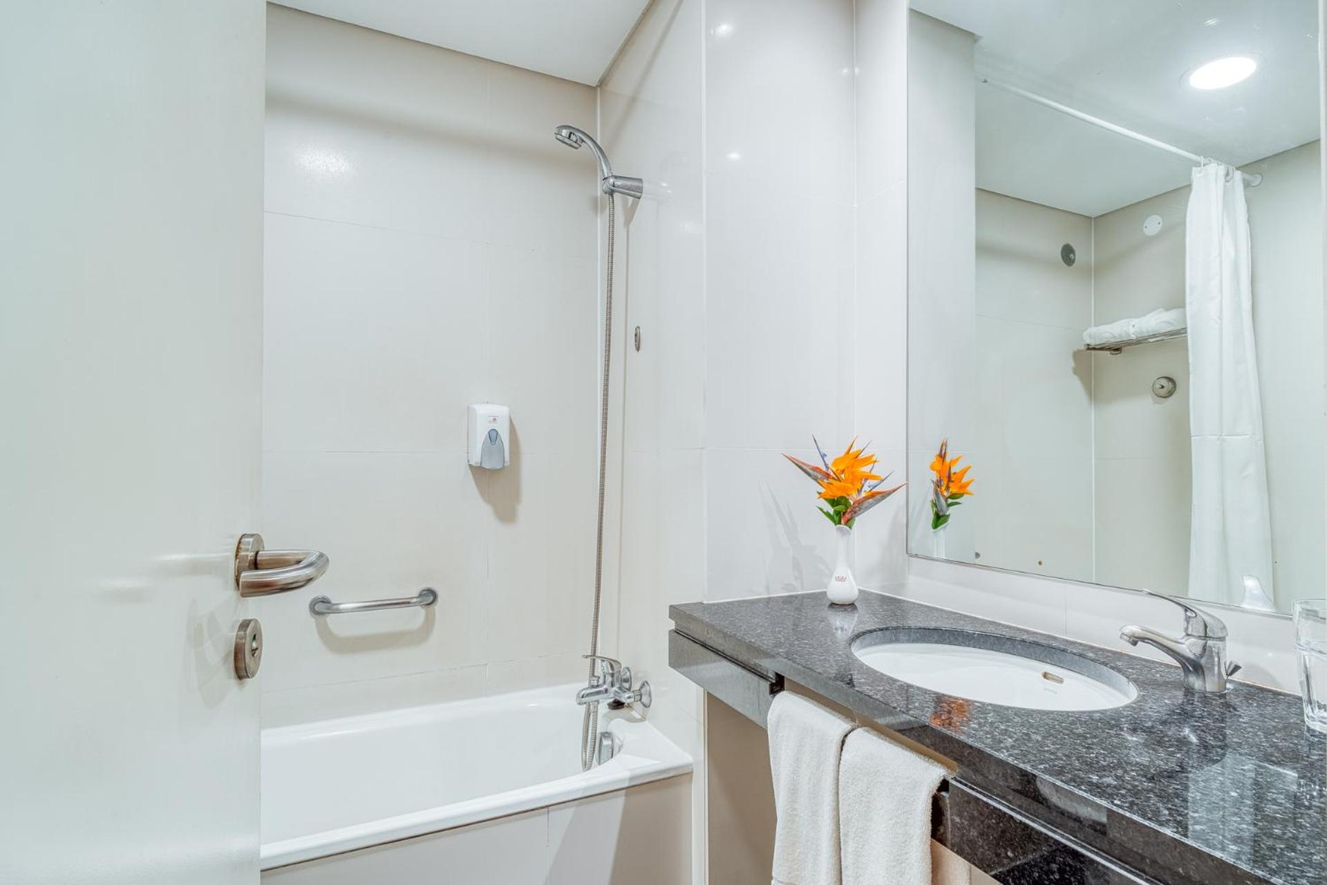 Standard Double or Twin Room with Mountain View - Photo 6