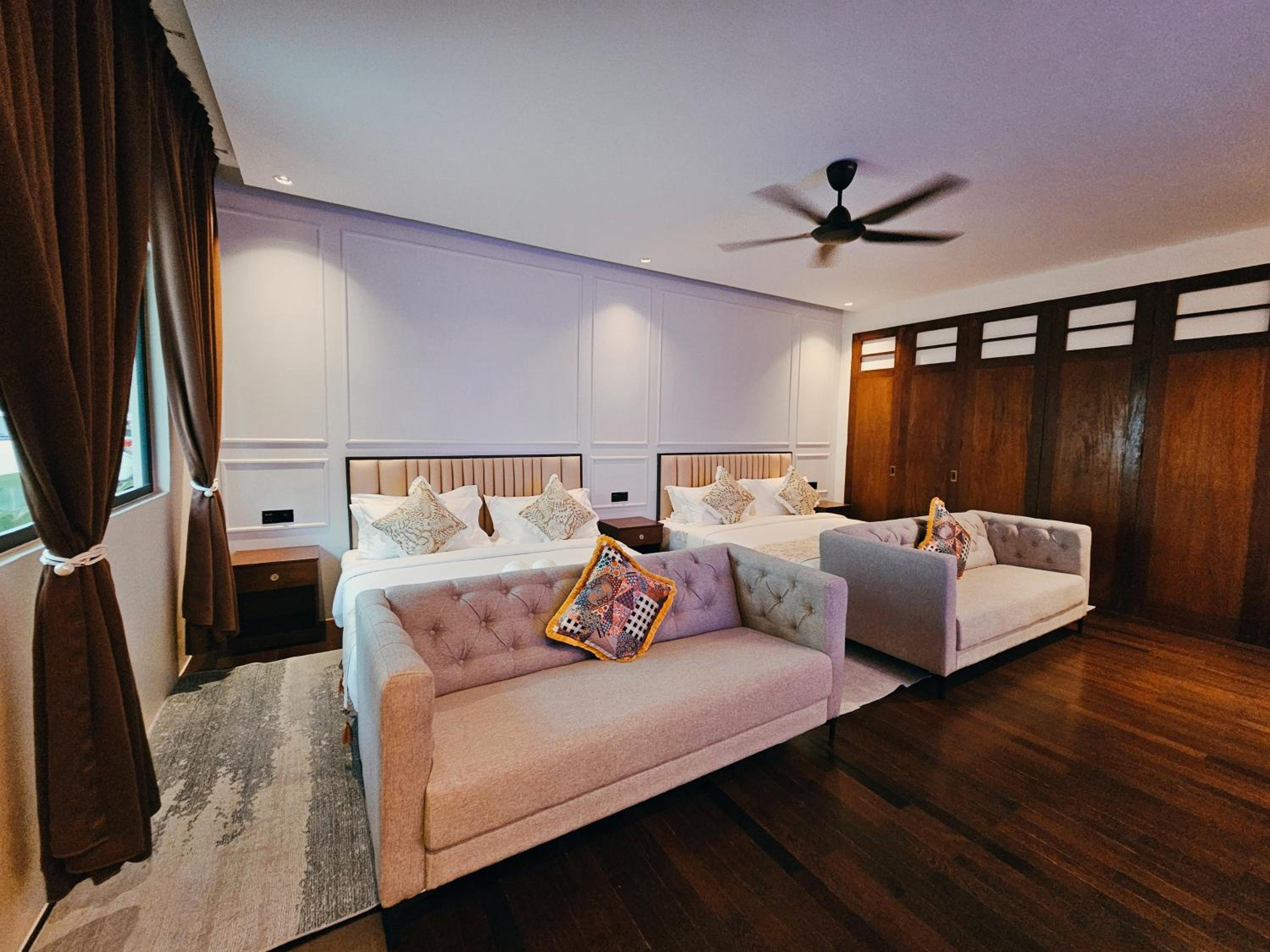 Suite with Spa Bath - Photo 2