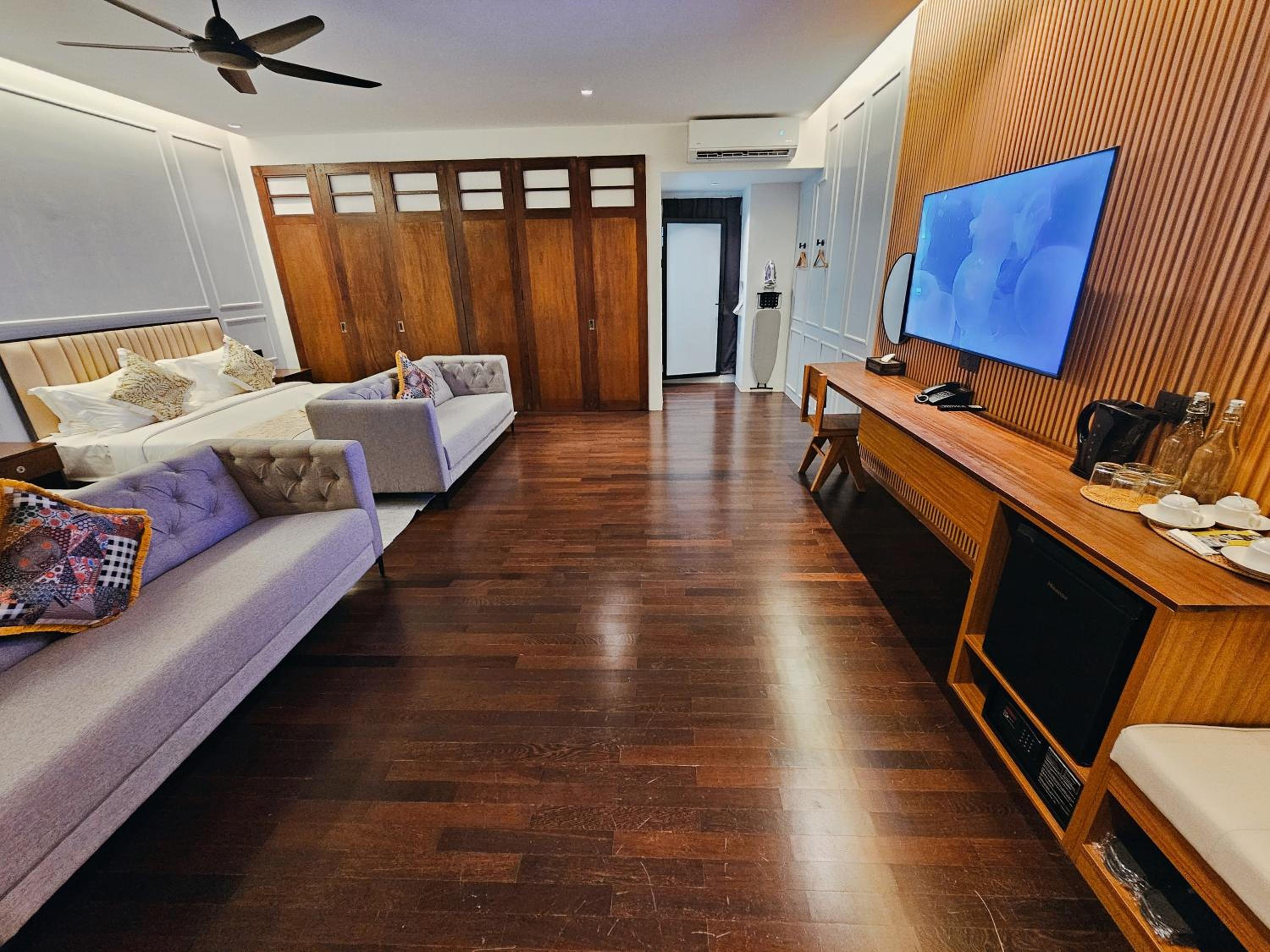 Suite with Spa Bath - Photo 23