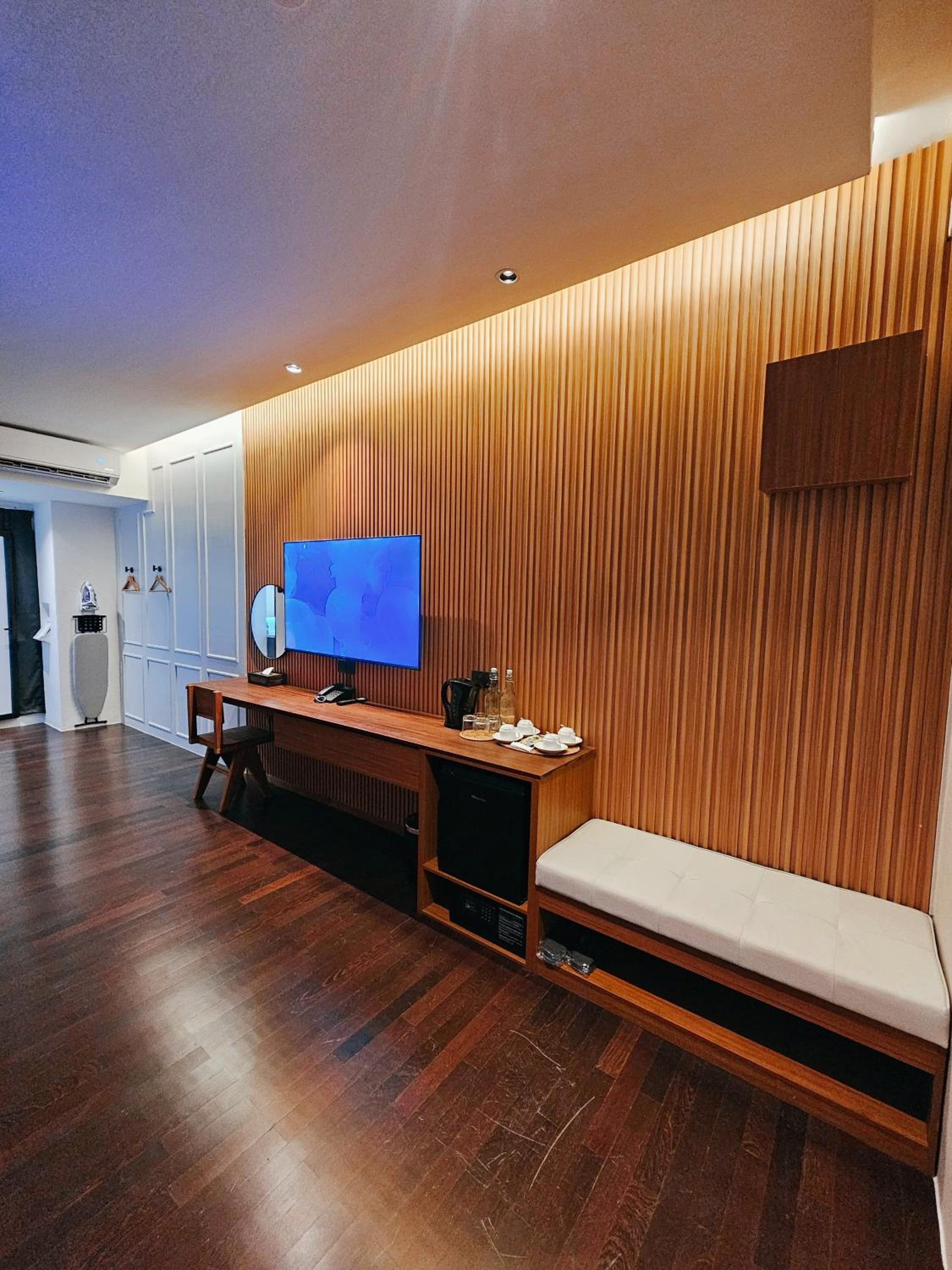 Suite with Spa Bath - Photo 21