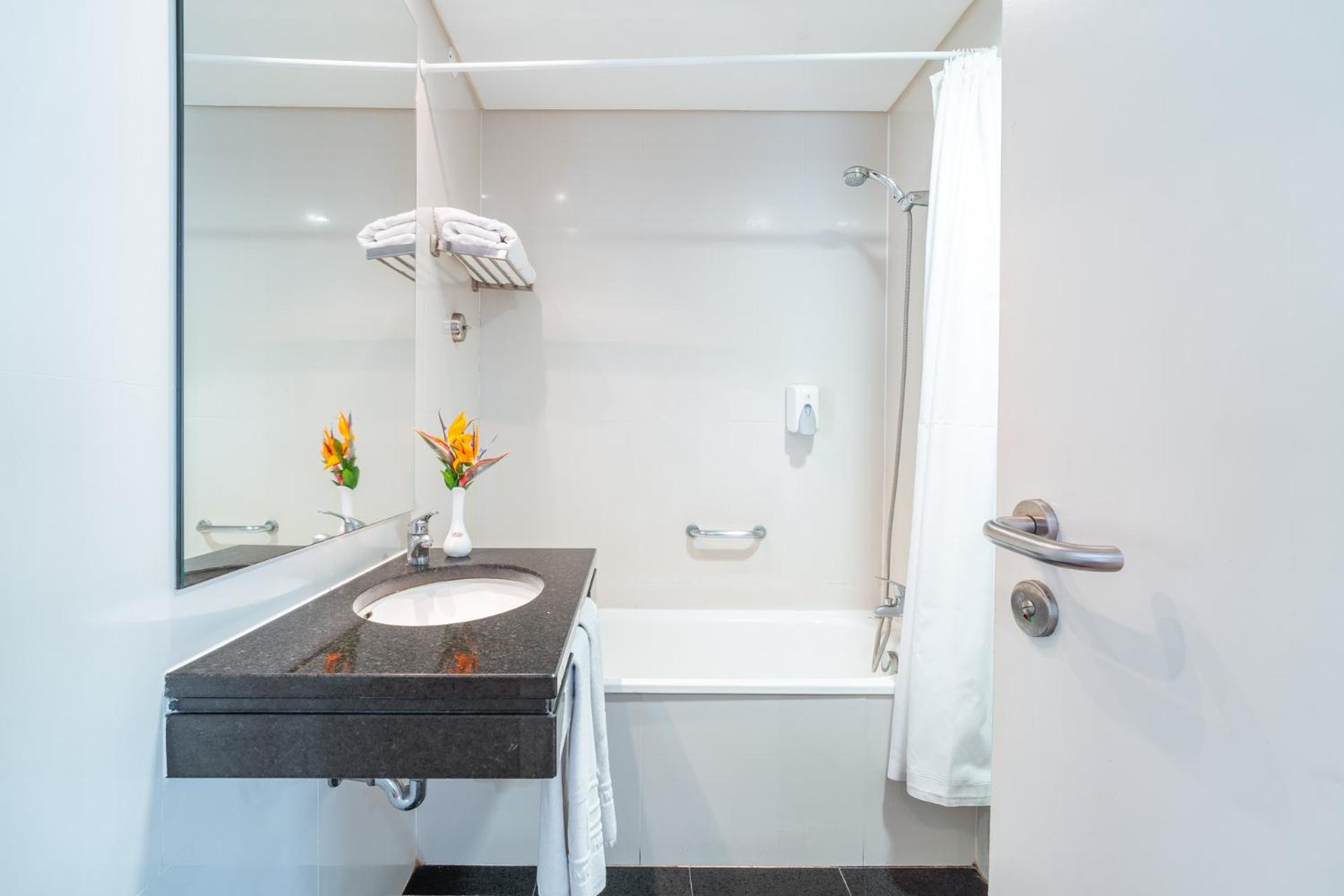 Superior Double or Twin Room with Sea View (2 Adults + 1 Child) - Photo 7