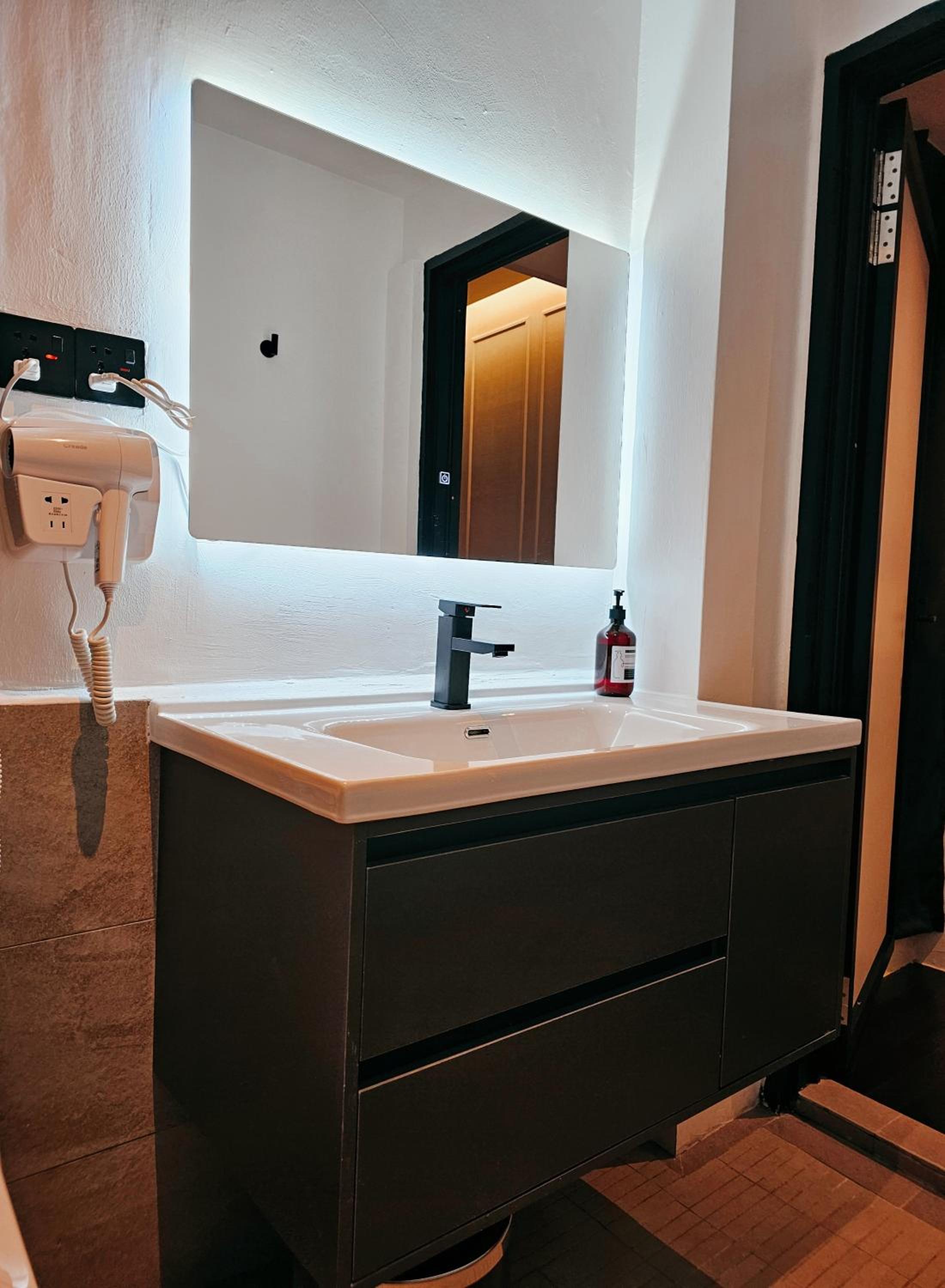Suite with Spa Bath - Photo 27