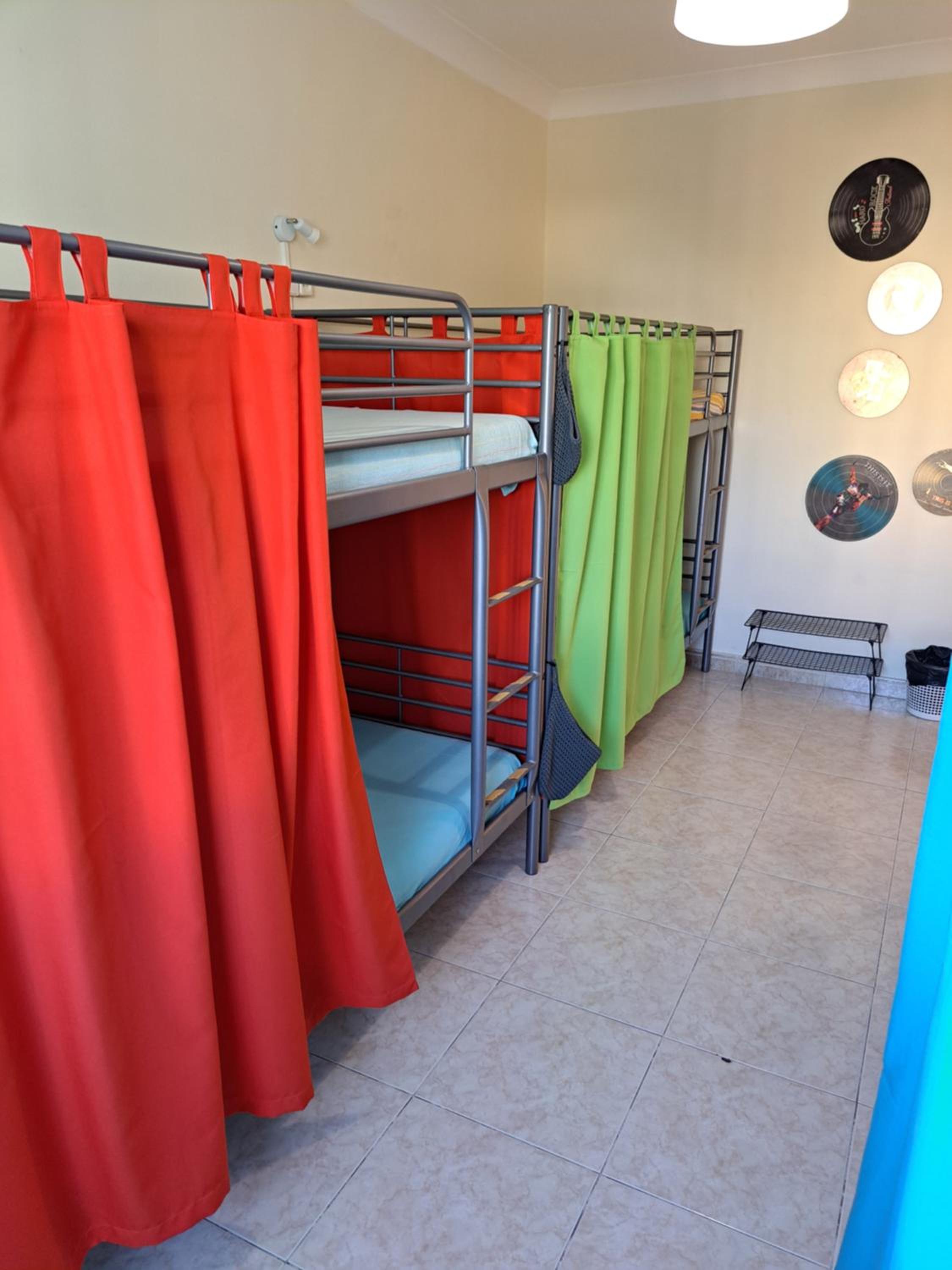Cama em Dormitório Feminino de 6 Camas