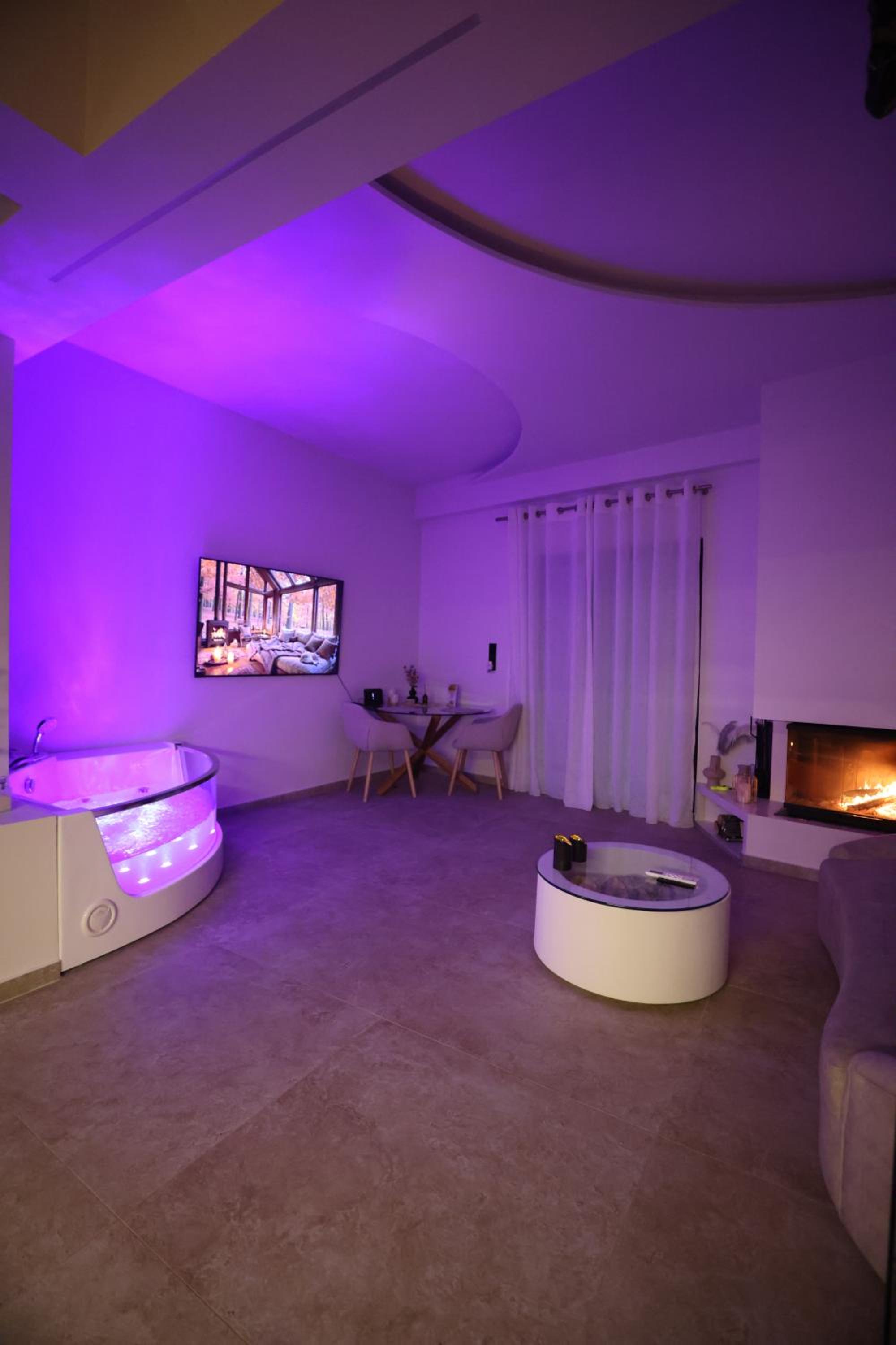 King Suite with Spa Bath photo 2
