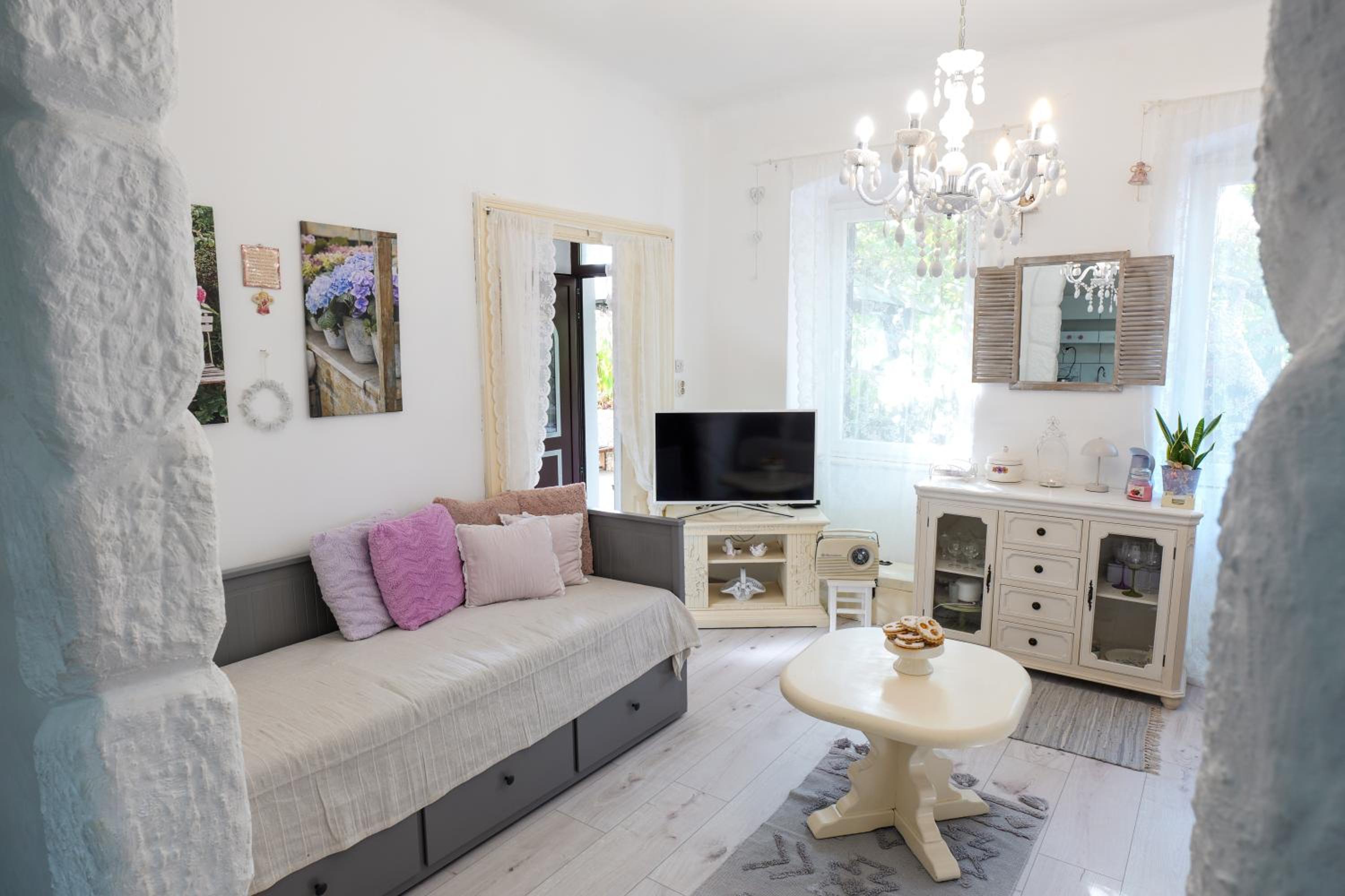 Two-Bedroom House - Photo 31