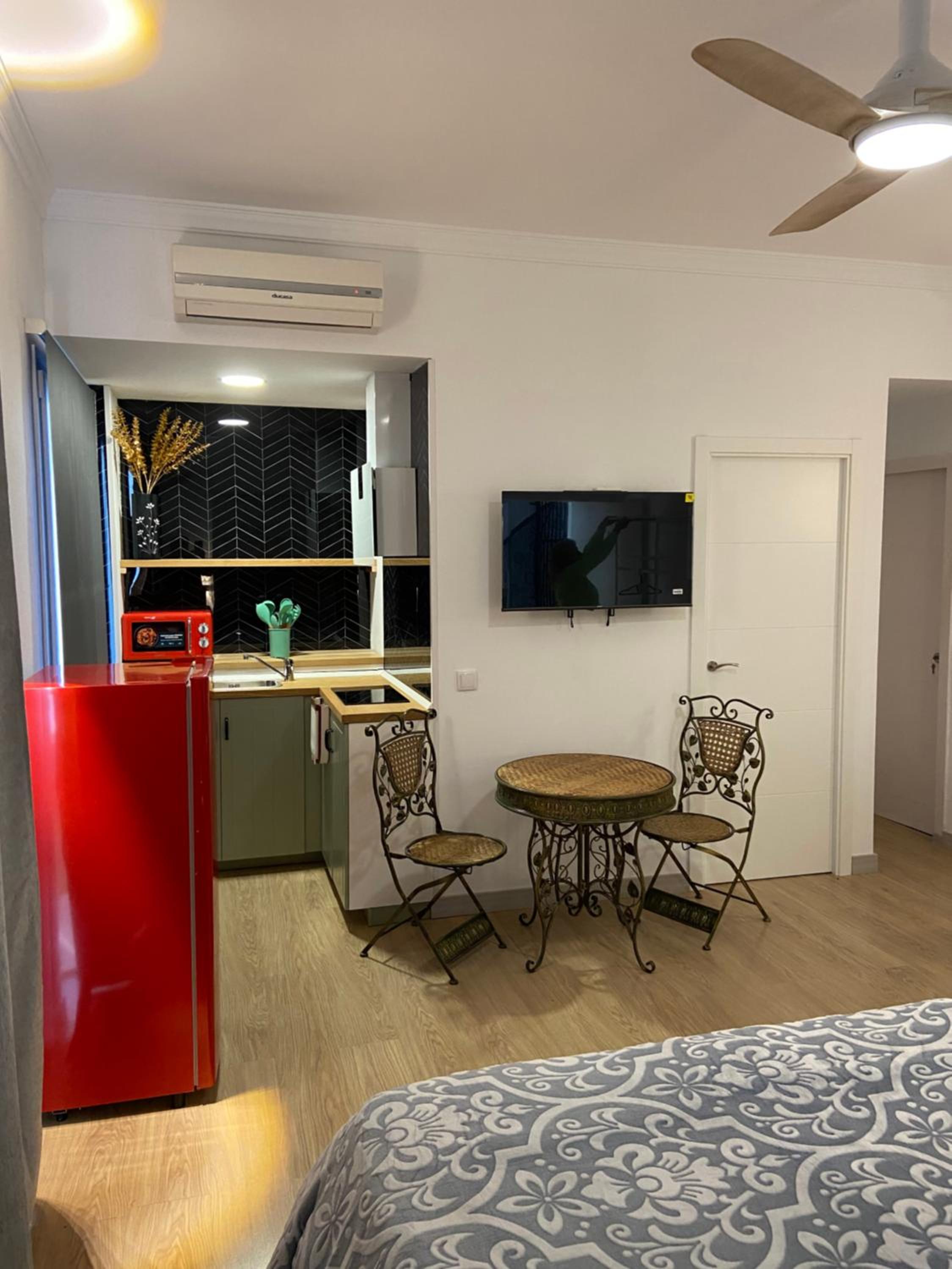 Apartment with Balcony photo 2