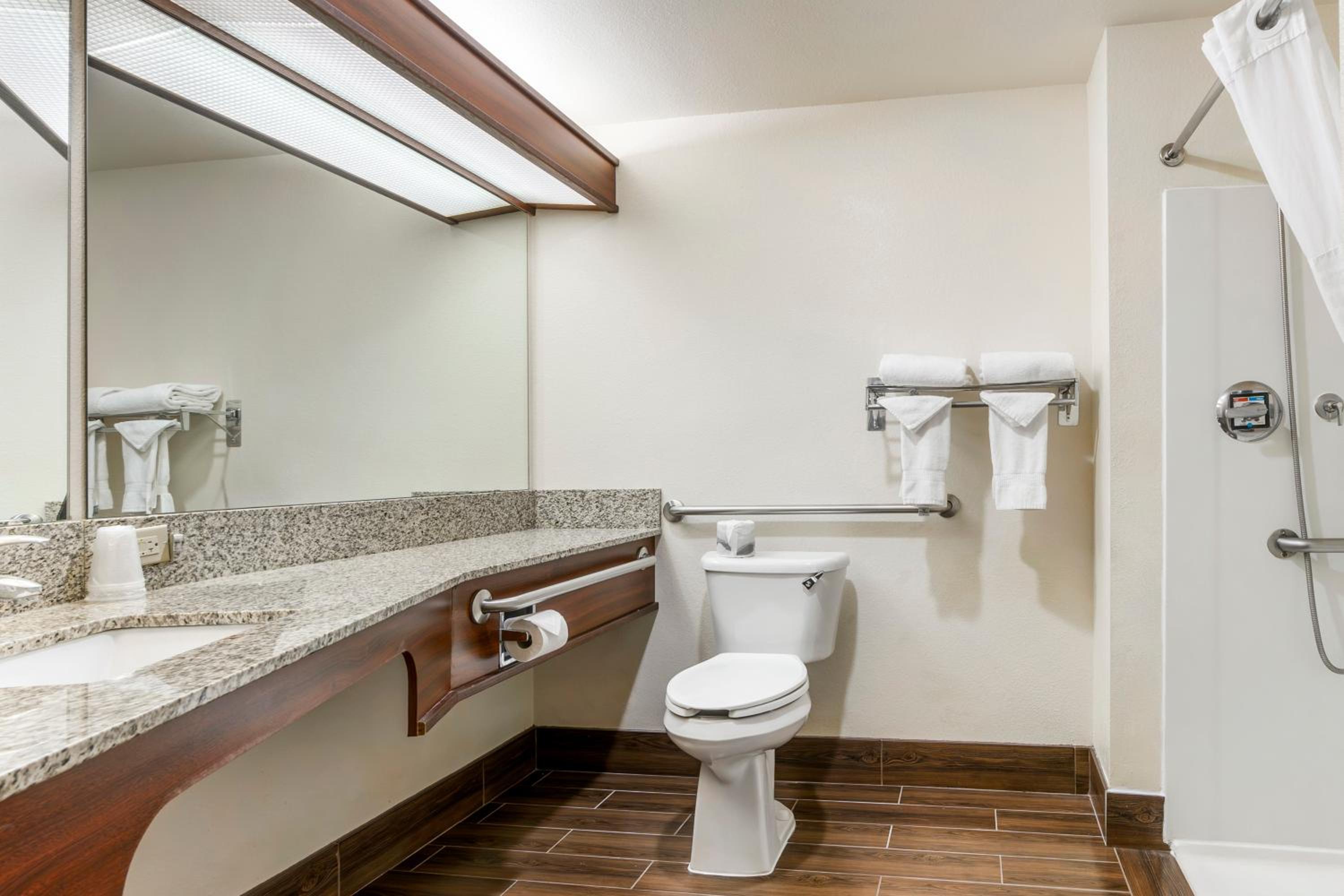 Queen Room - Disability Access/Non Smoking - Photo 2