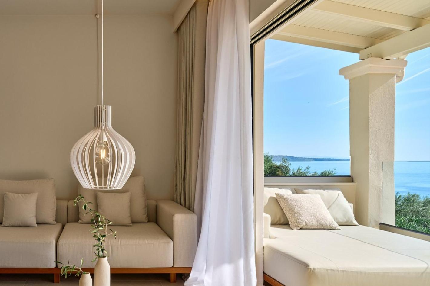 Wow Suite with Outdoor Jacuzzi - Photo 5