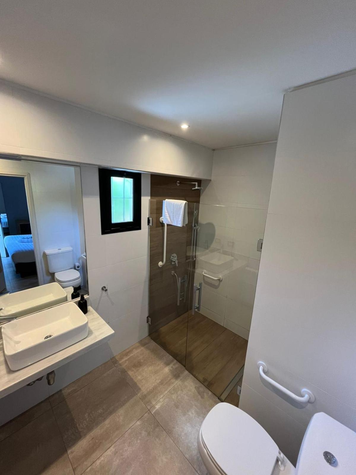 Double or Twin Room with Private Bathroom photo 2