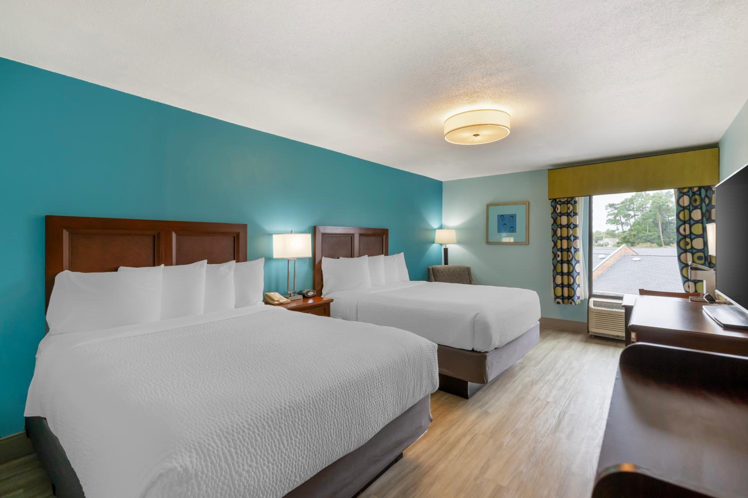 Queen Room with Two Queen Beds and Bath Tub - Disability Access/Non-Smoking  - Photo 1