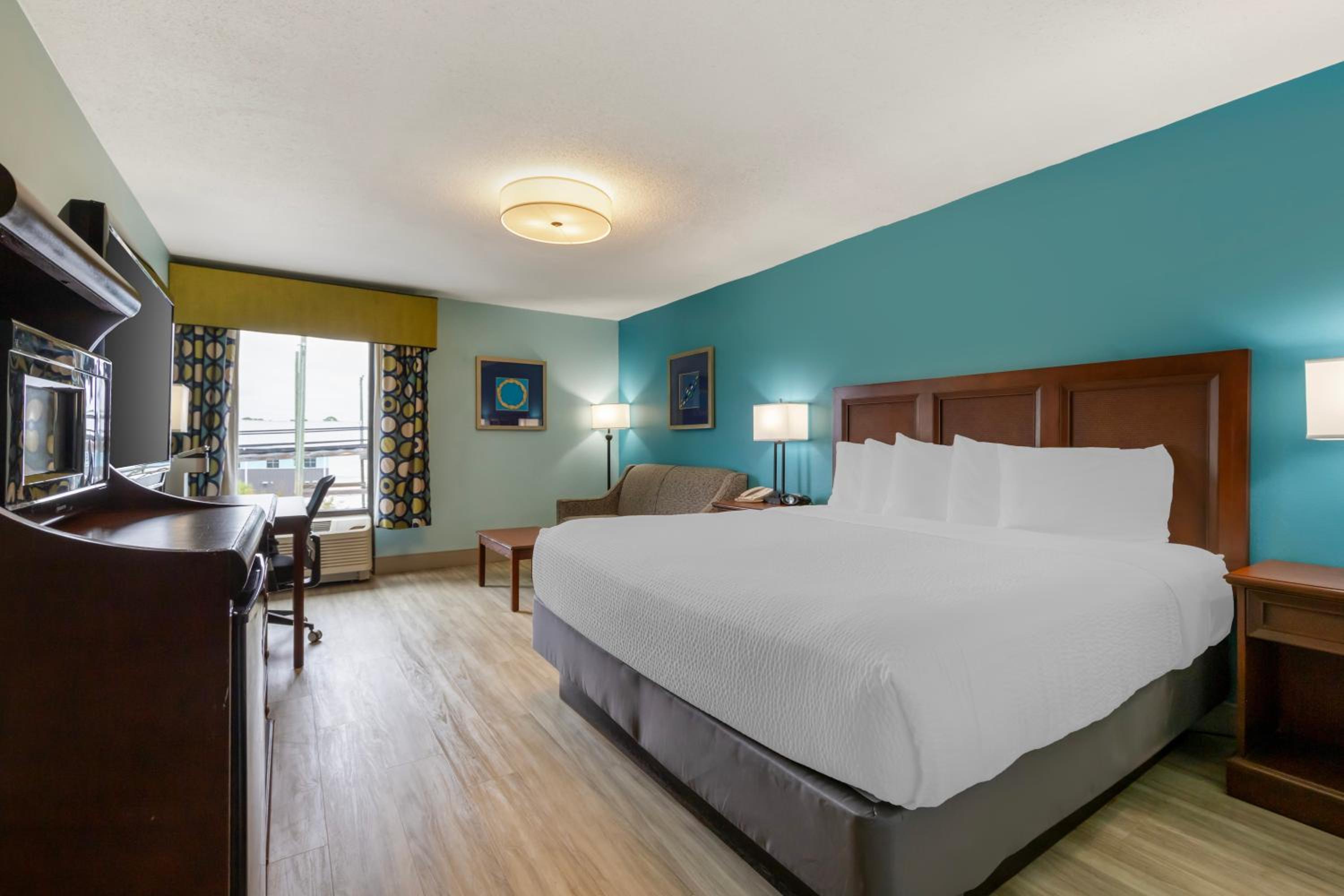 King Room with Sofa Bed - Non-Smoking - Photo 1