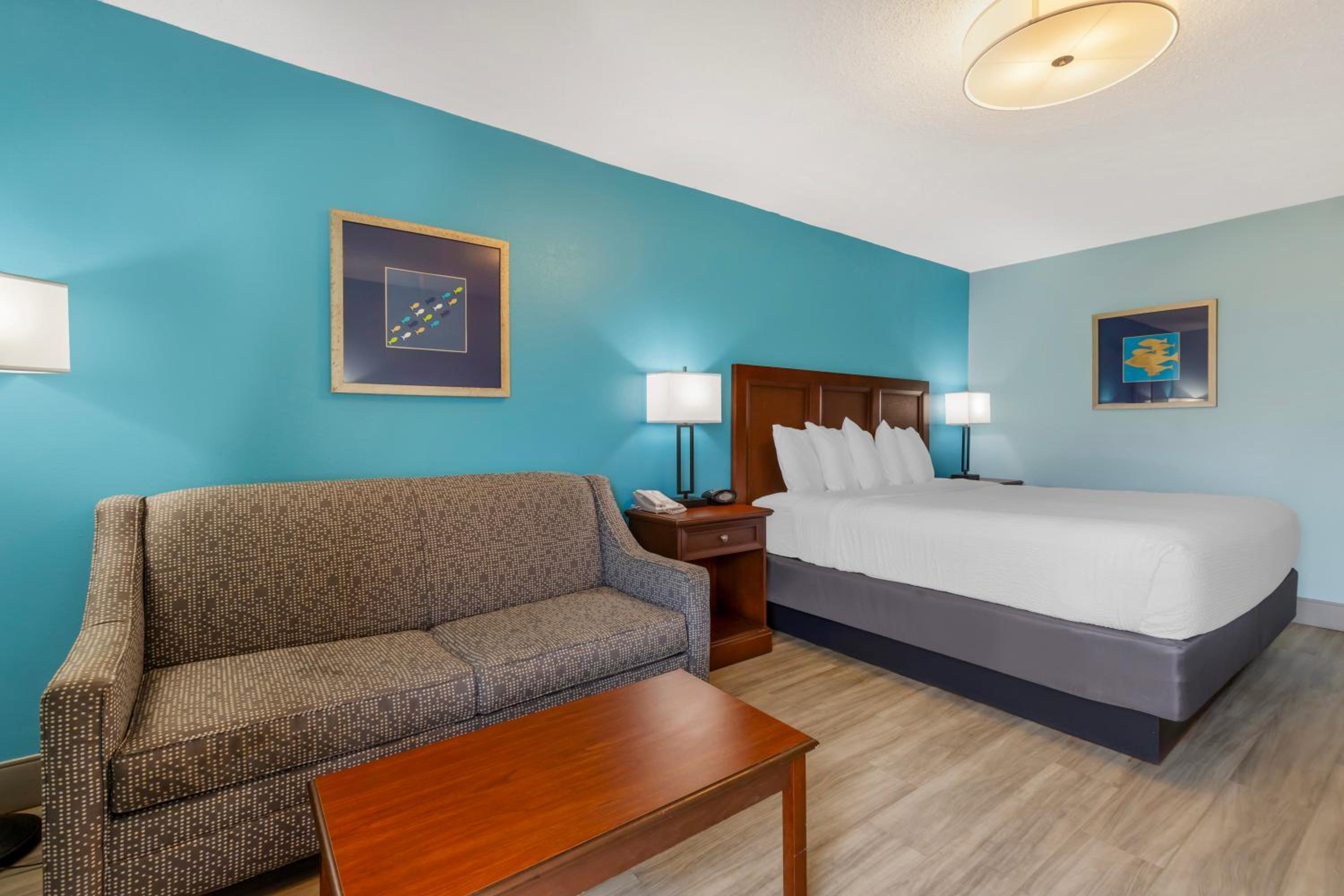 King Room with Sofa Bed - Non-Smoking - Photo 3