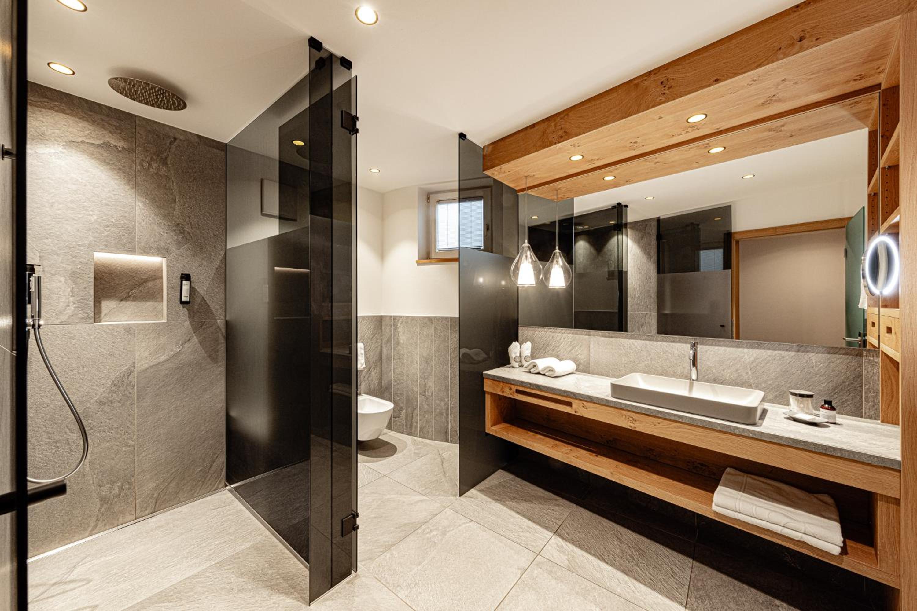 Two-Bedroom Suite - Photo 7
