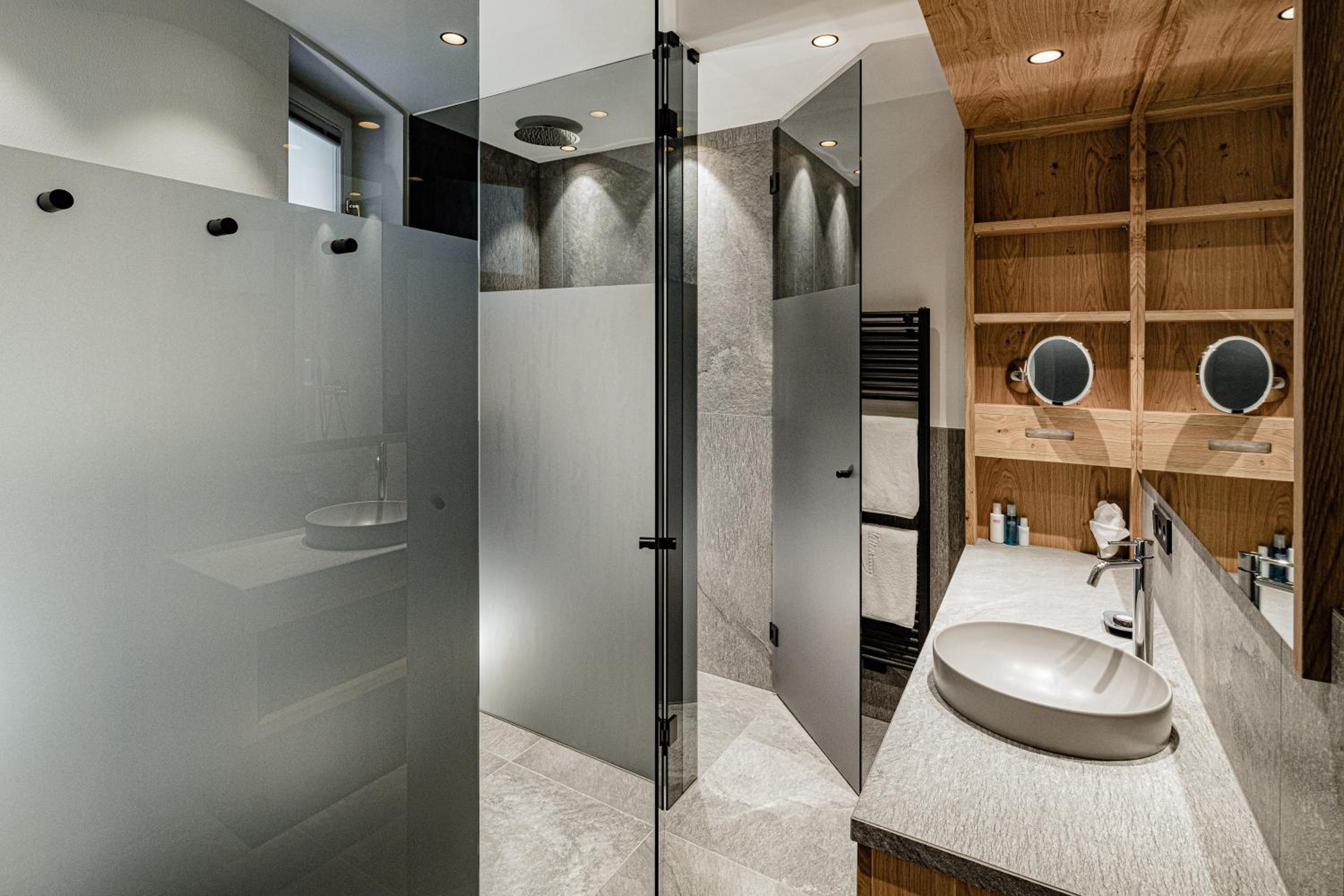 Two-Bedroom Suite - Photo 5