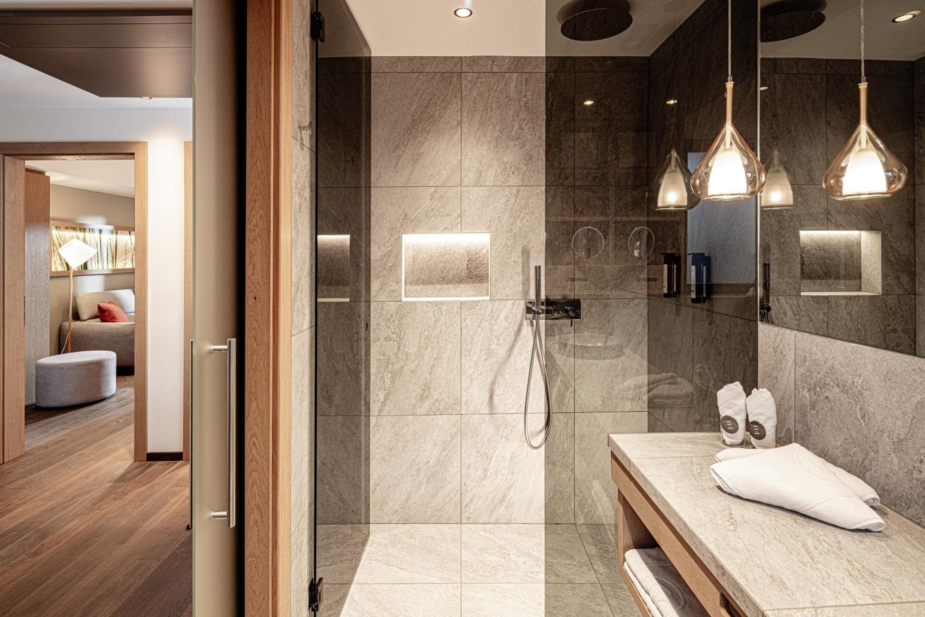 Superior Suite - Photo 7