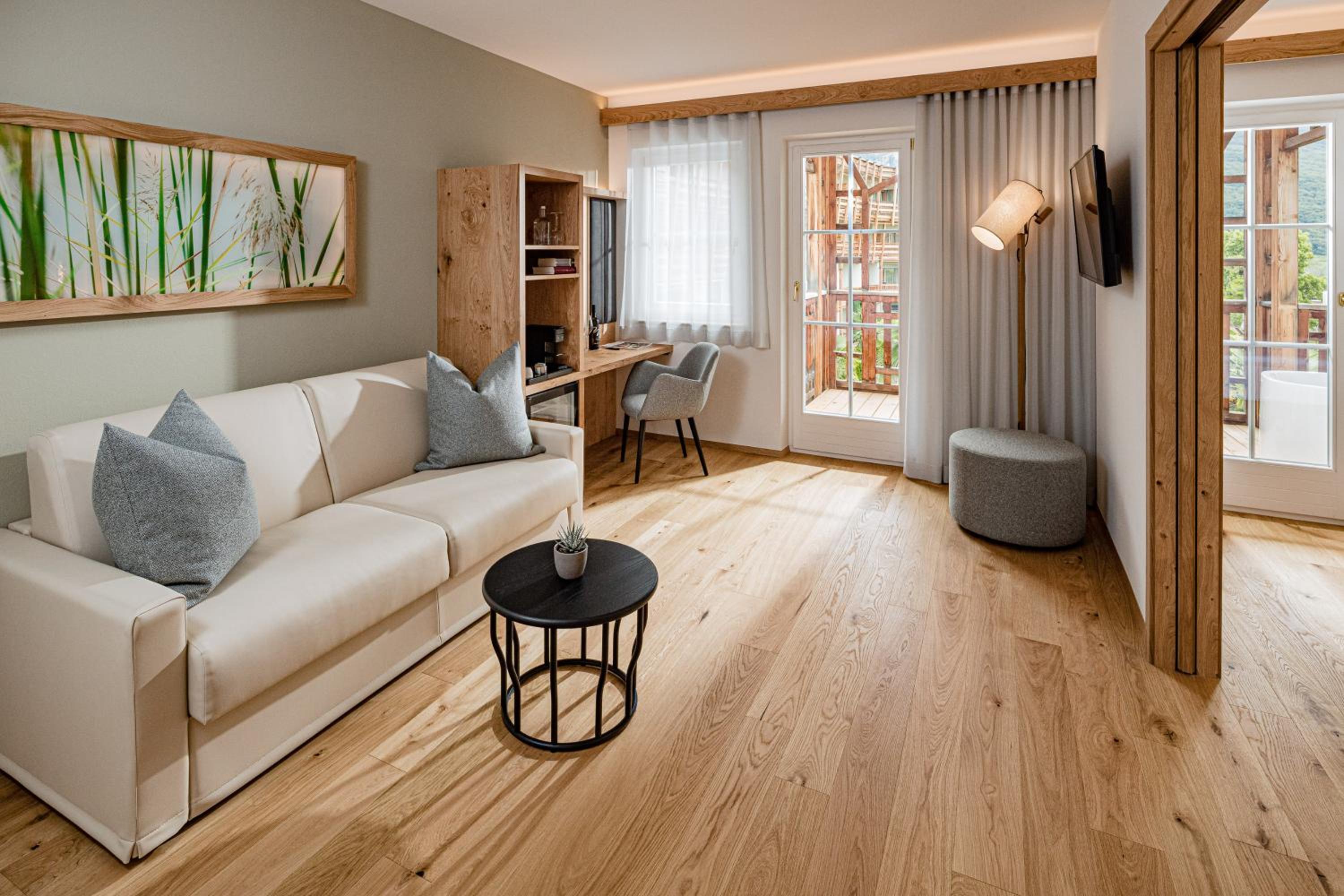 Superior Suite - Photo 3