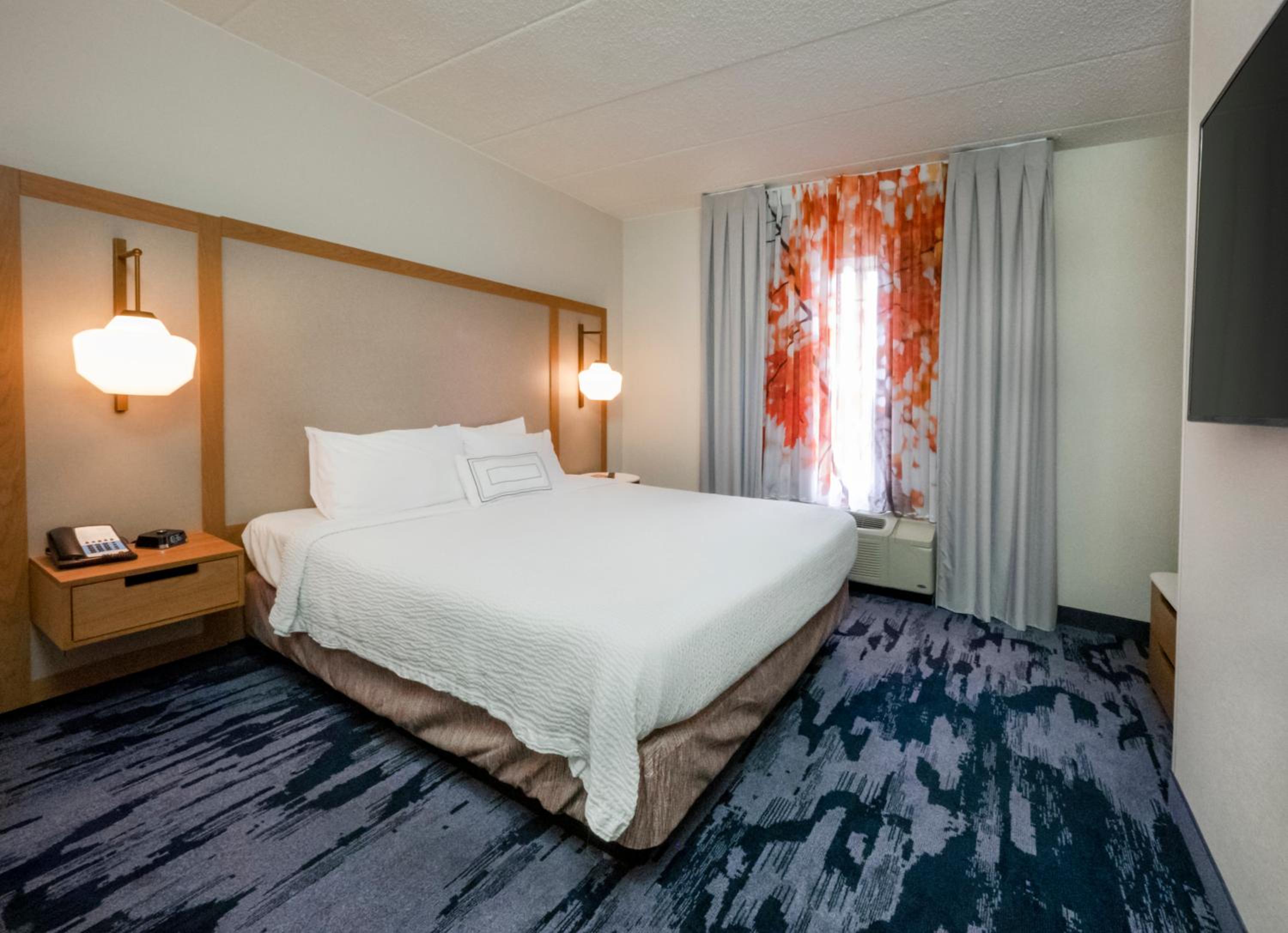 One-Bedroom King Suite with Sofa Bed - Photo 4