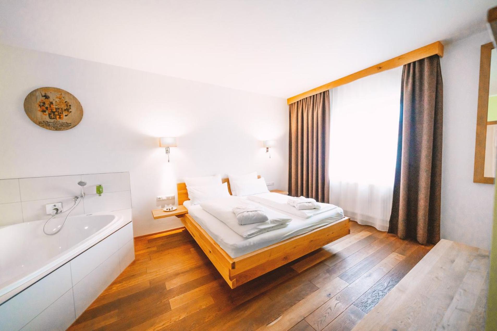Deluxe Double Room with Bath