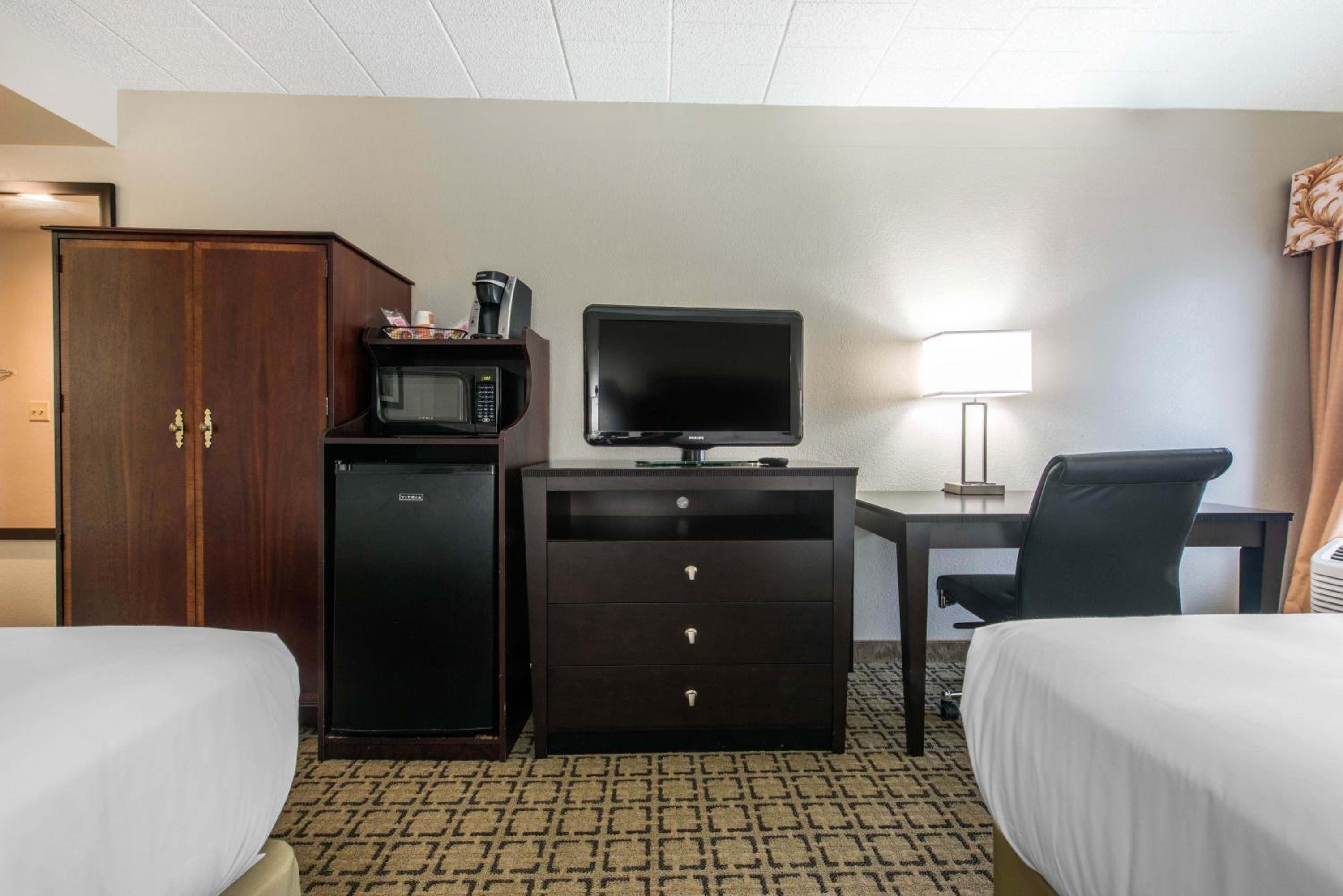Double Room with Two Double Beds - Non-Smoking - Photo 3