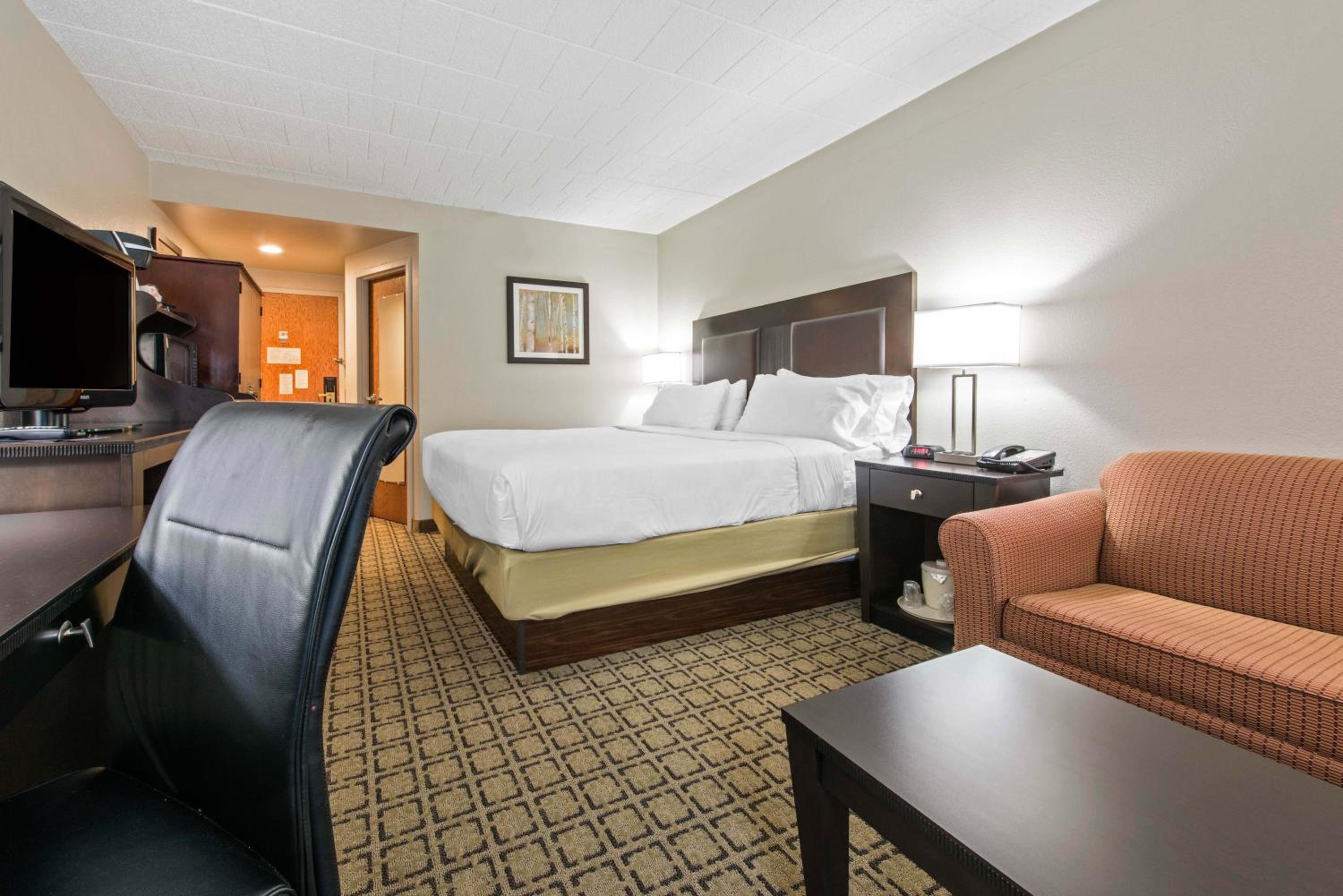 King Room - Non-Smoking - Photo 2