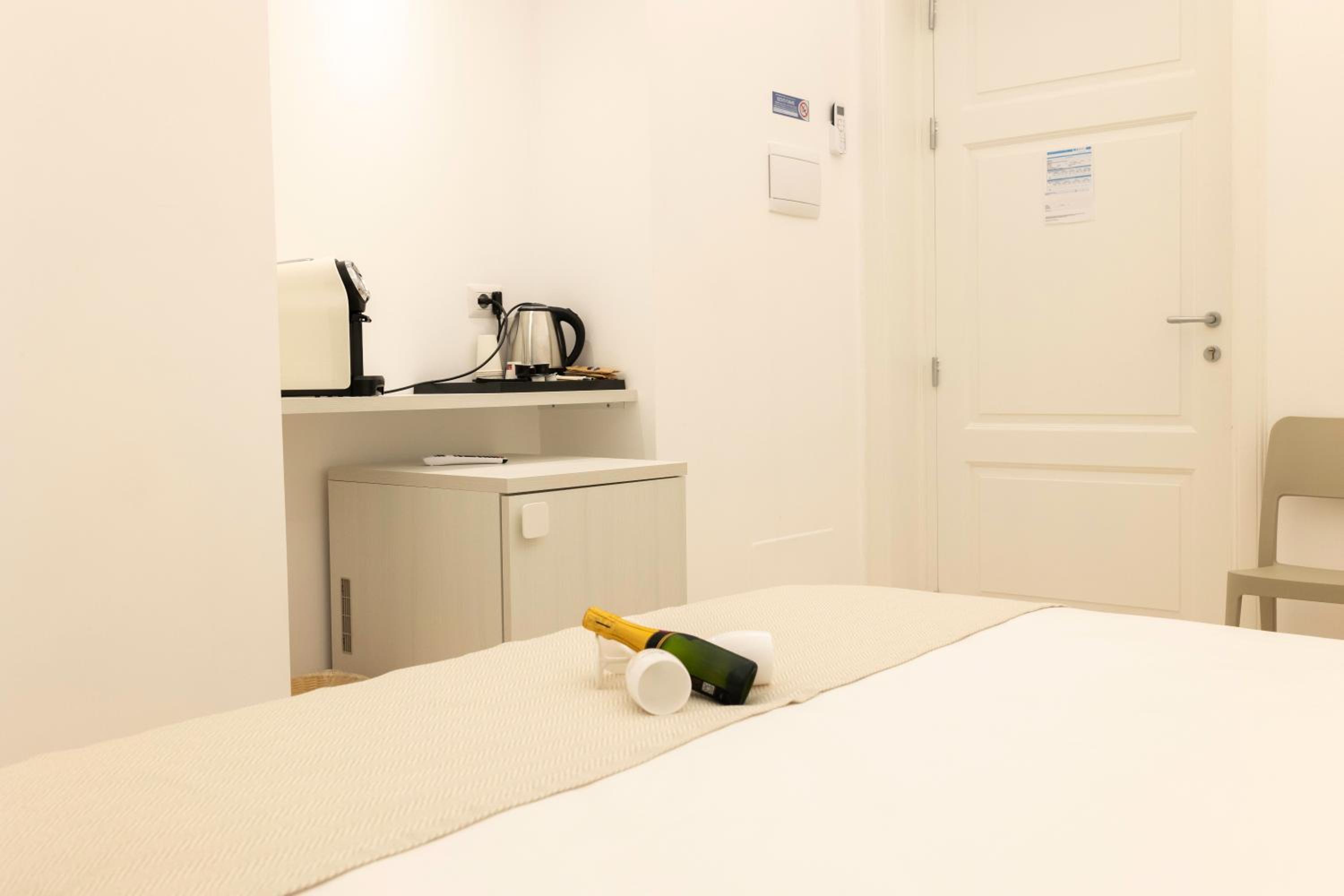 Double Room - Photo 10