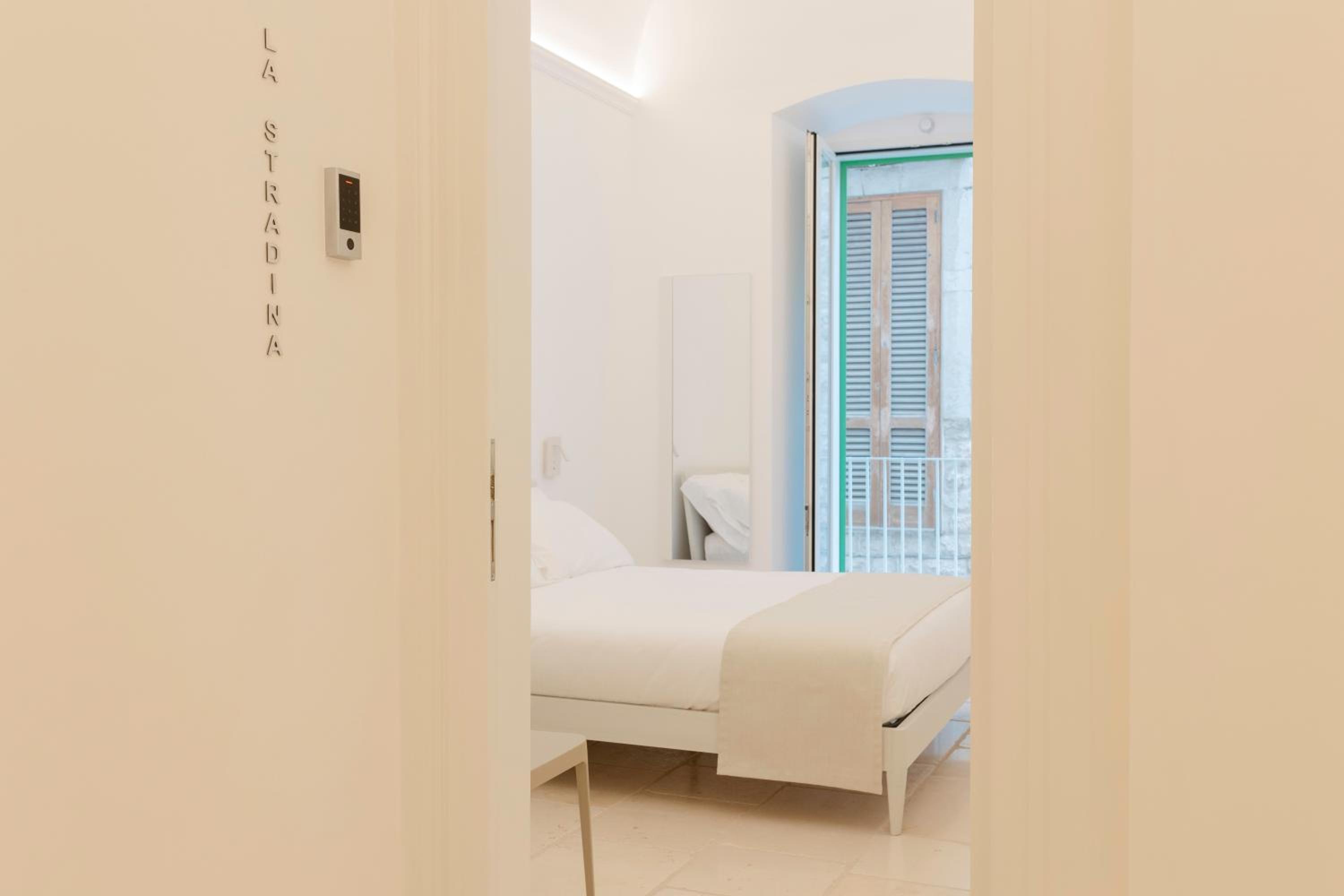 Double Room - Photo 8