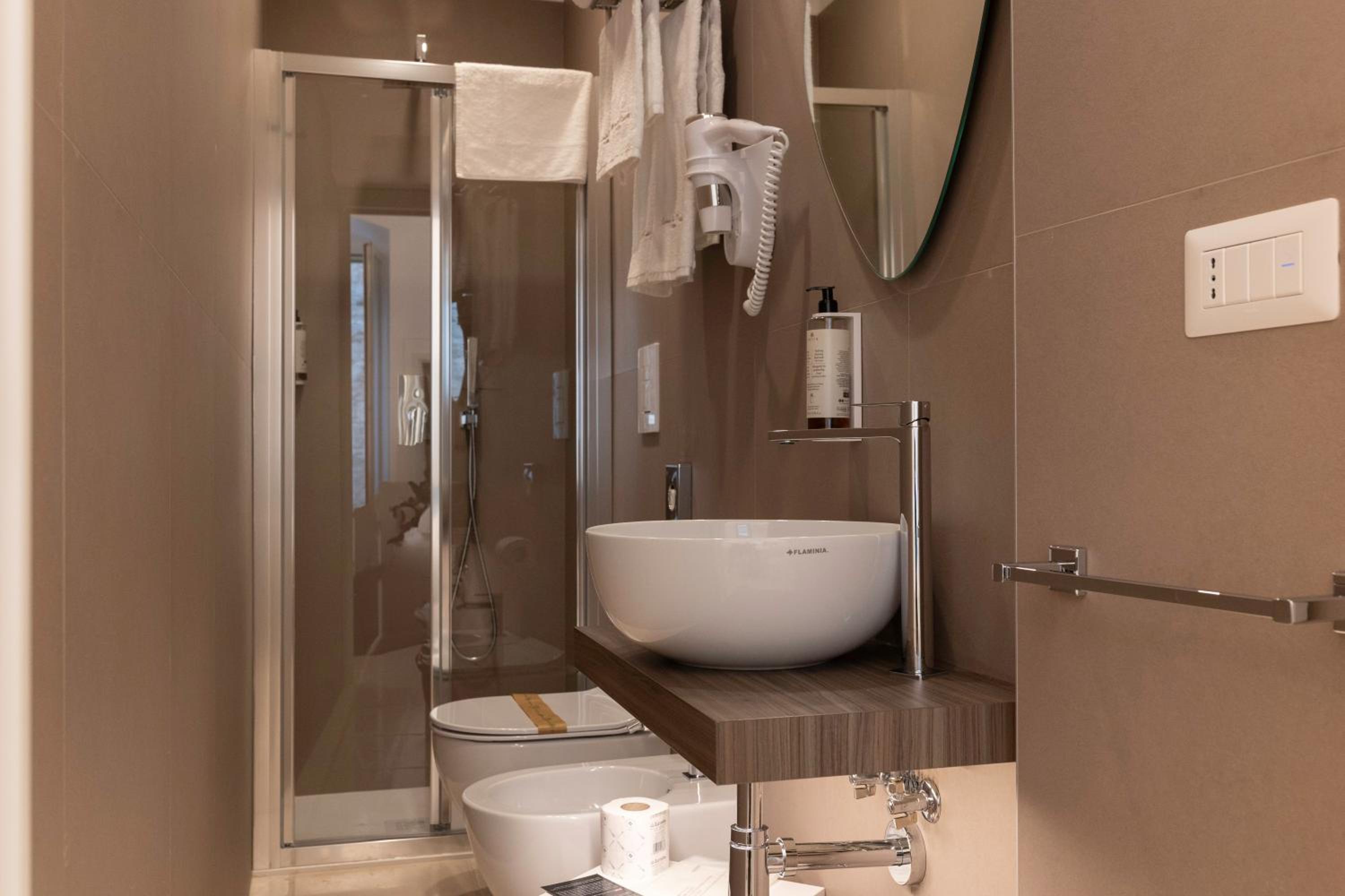 Double Room - Photo 5