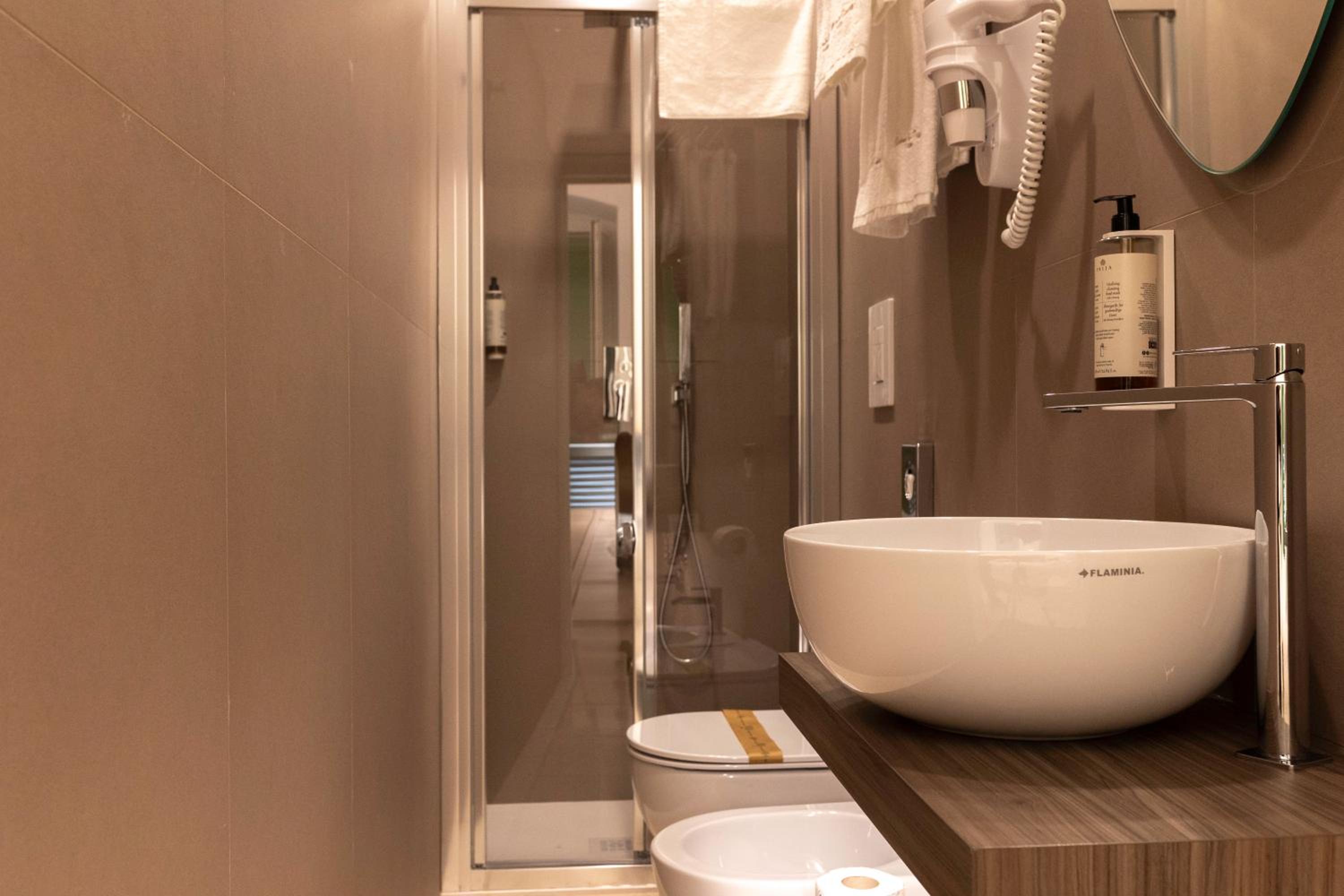 Double Room - Photo 6