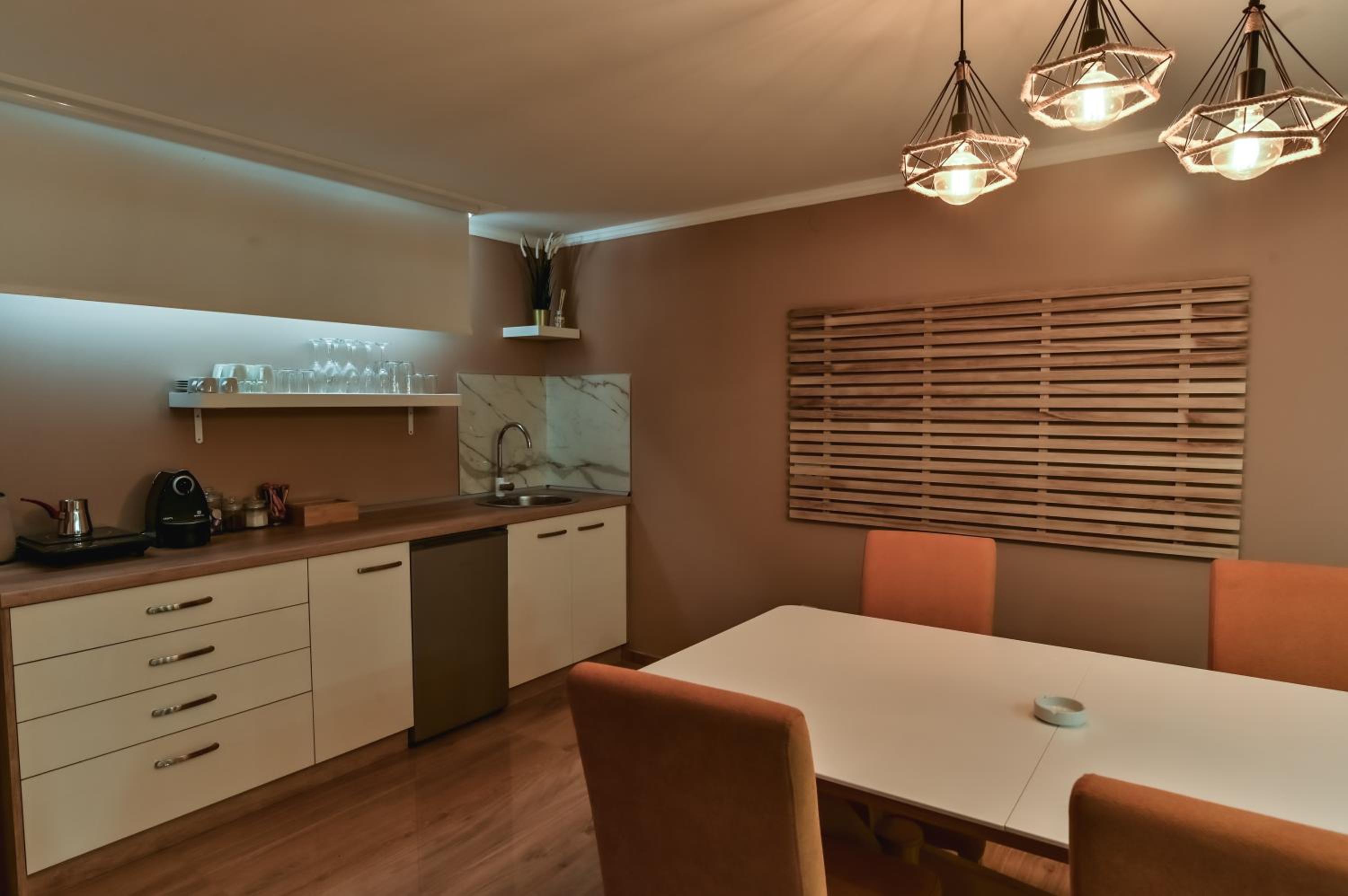 One-Bedroom Apartment photo 2