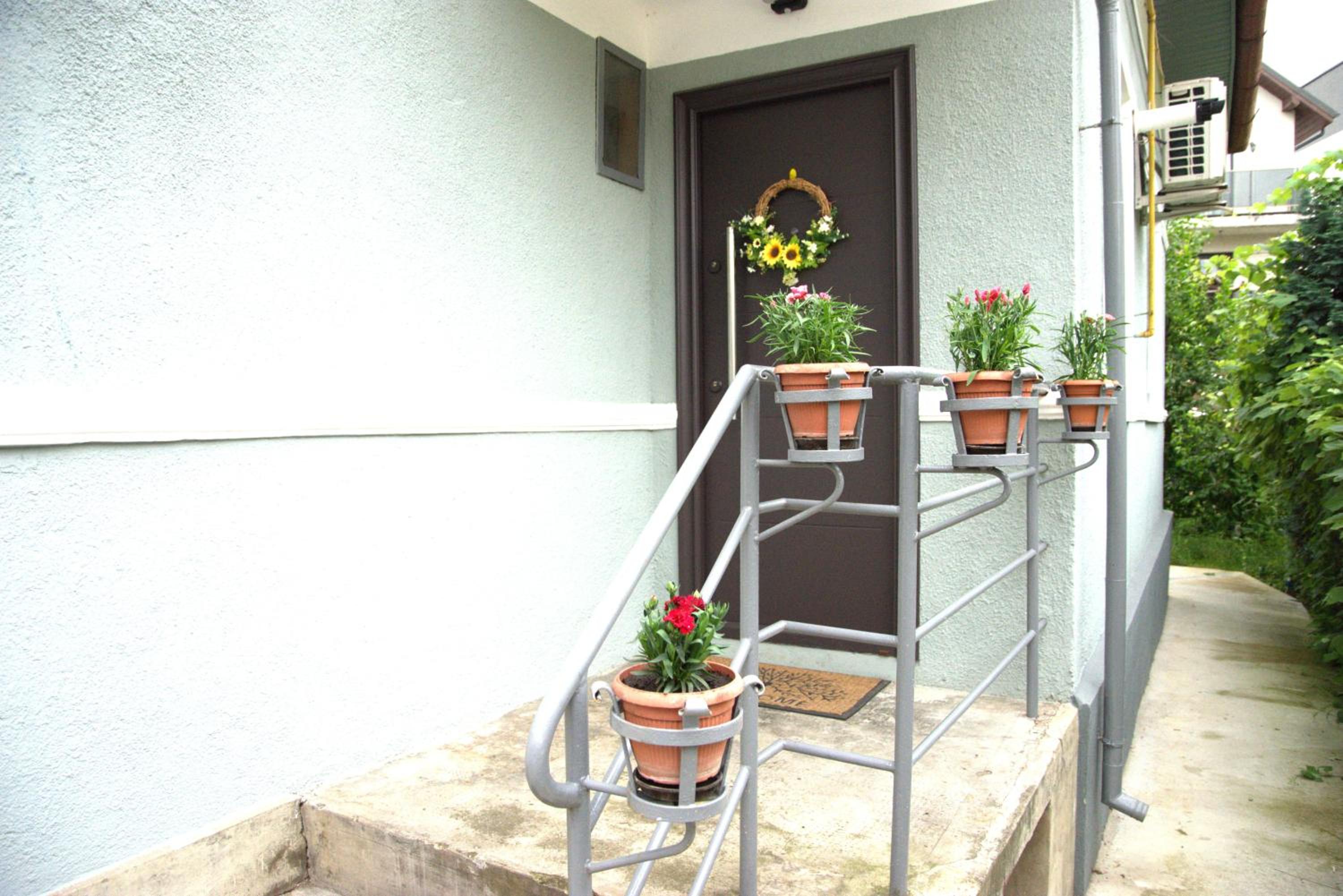 One-Bedroom Apartment - Photo 10