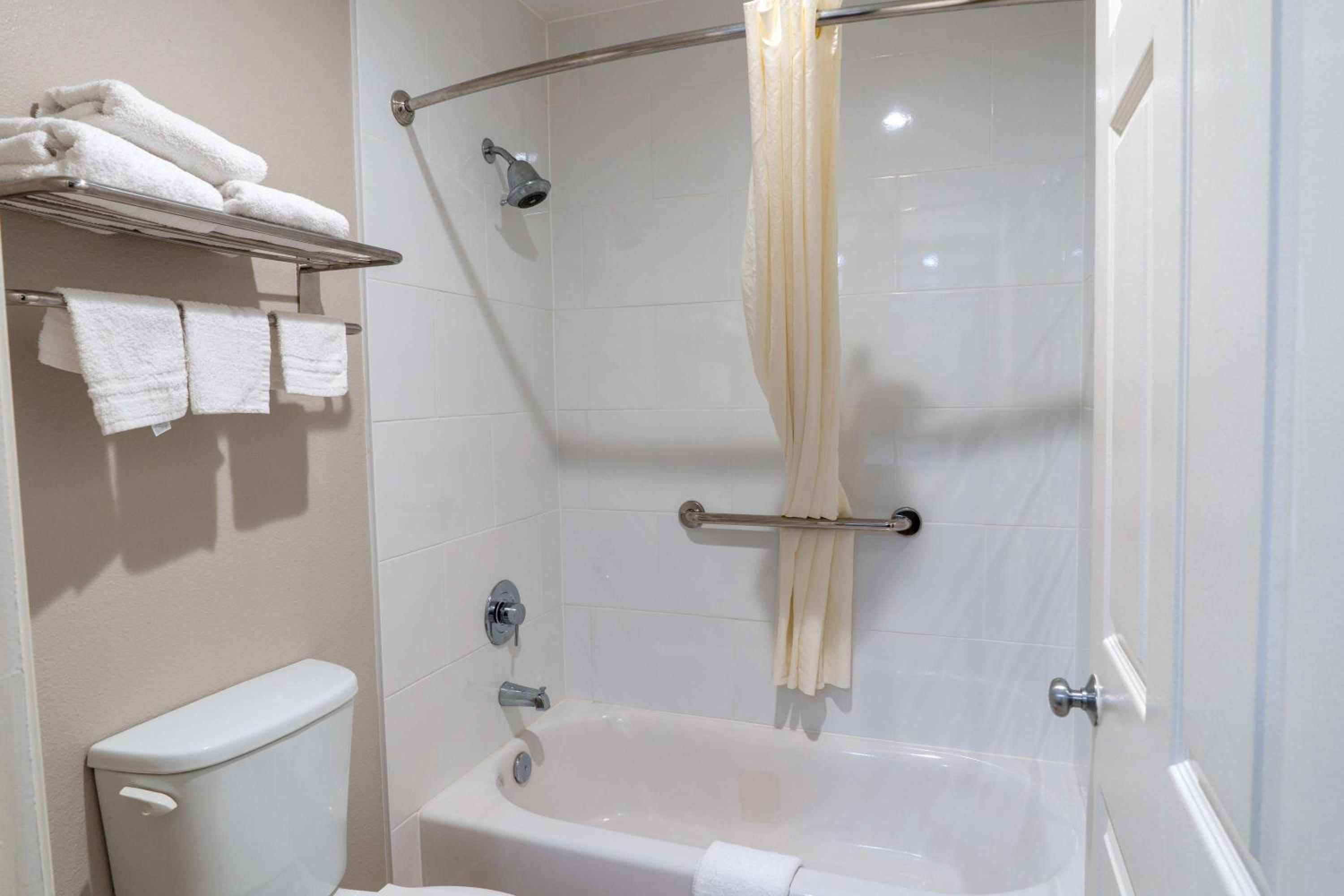 King Room - Disability Access photo 3