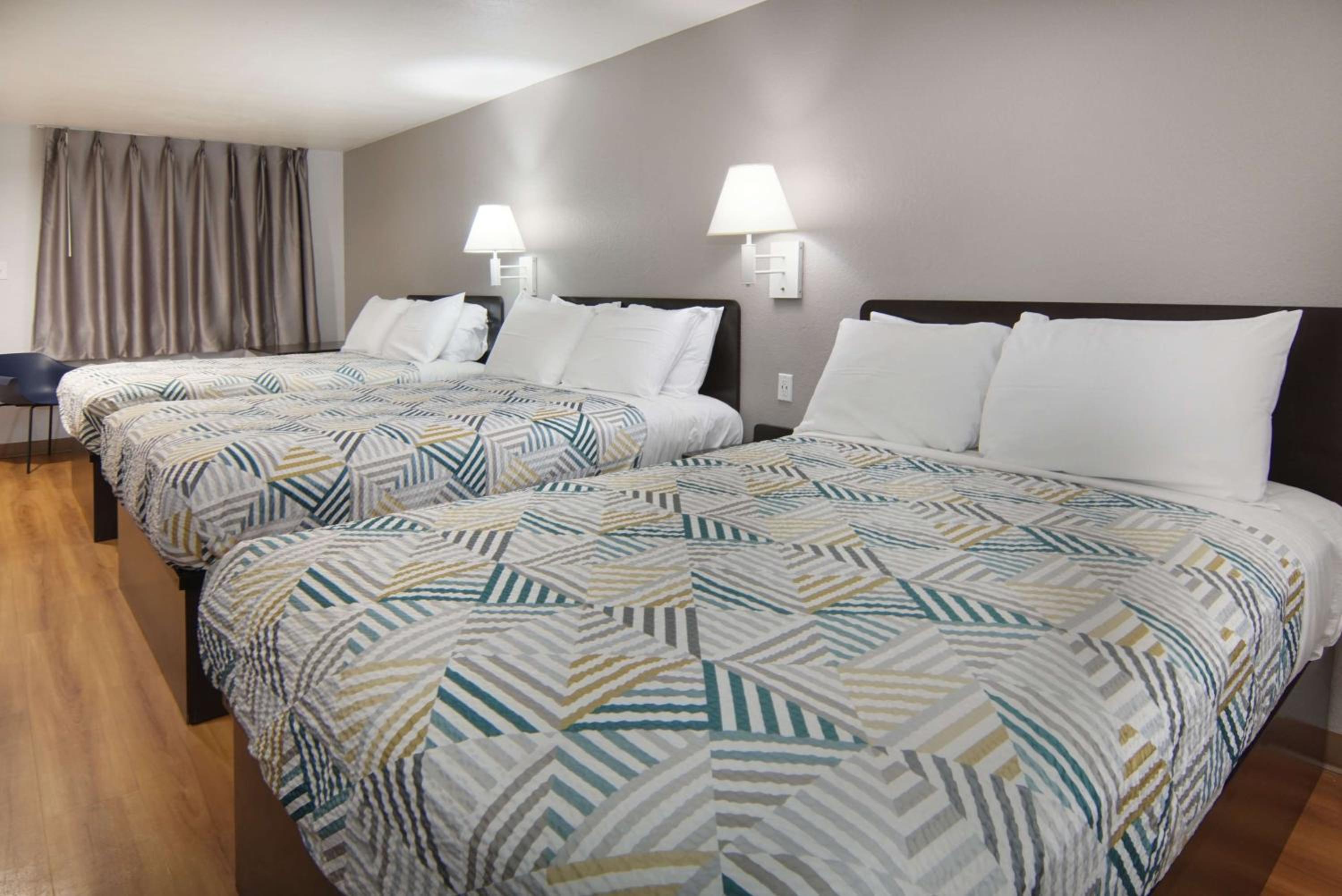 Deluxe Quadruple Room - Smoking - Photo 4