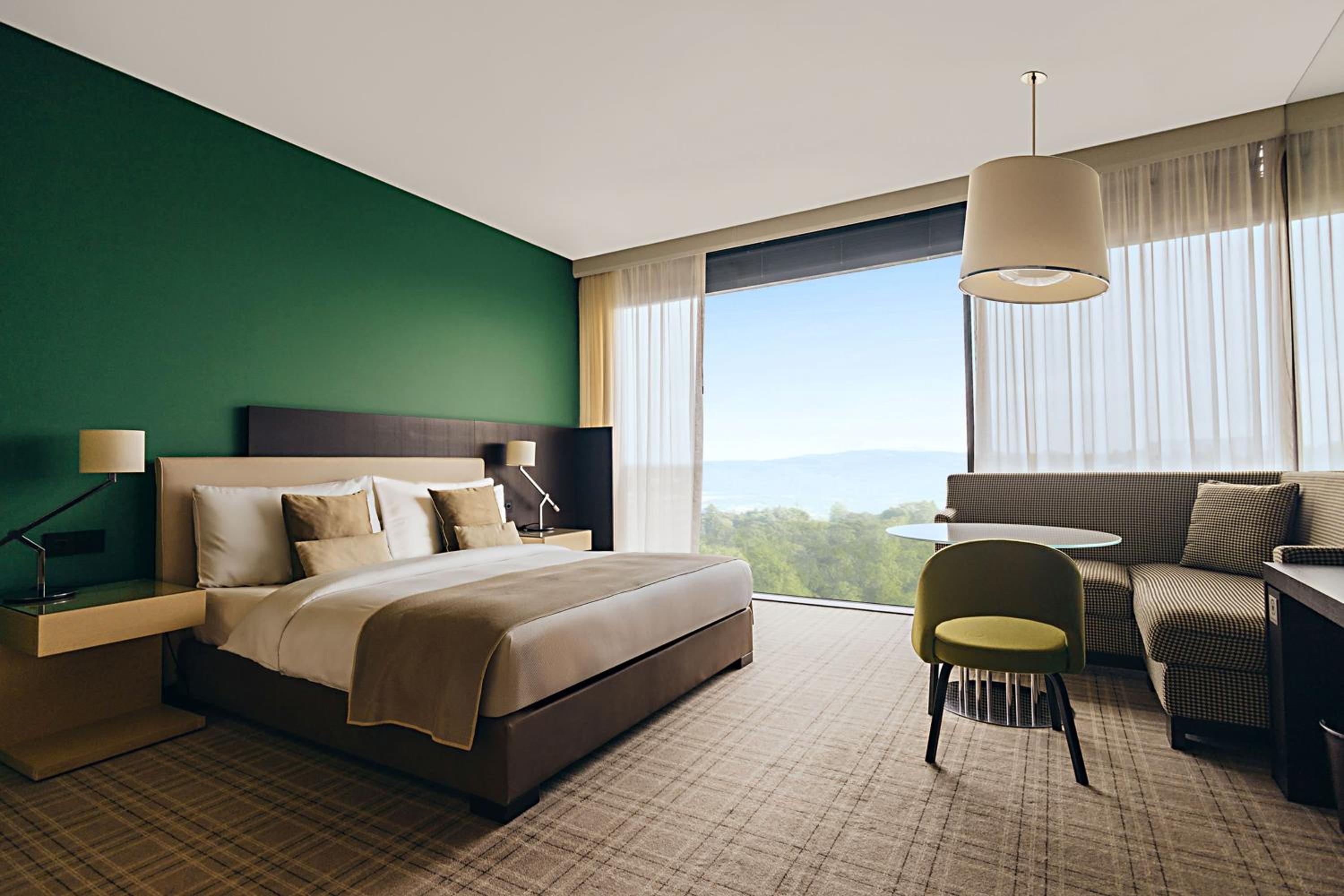 Premium King Room - Club Lounge Access thumbnail 5