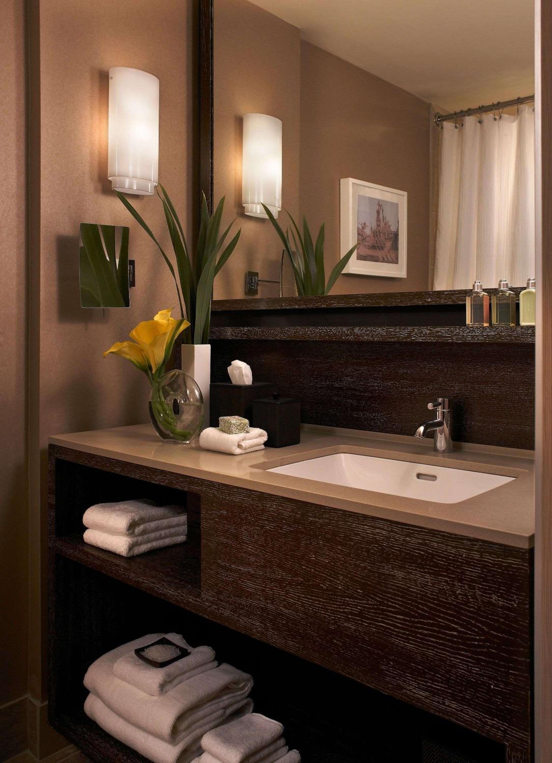 Deluxe King Room - Photo 2