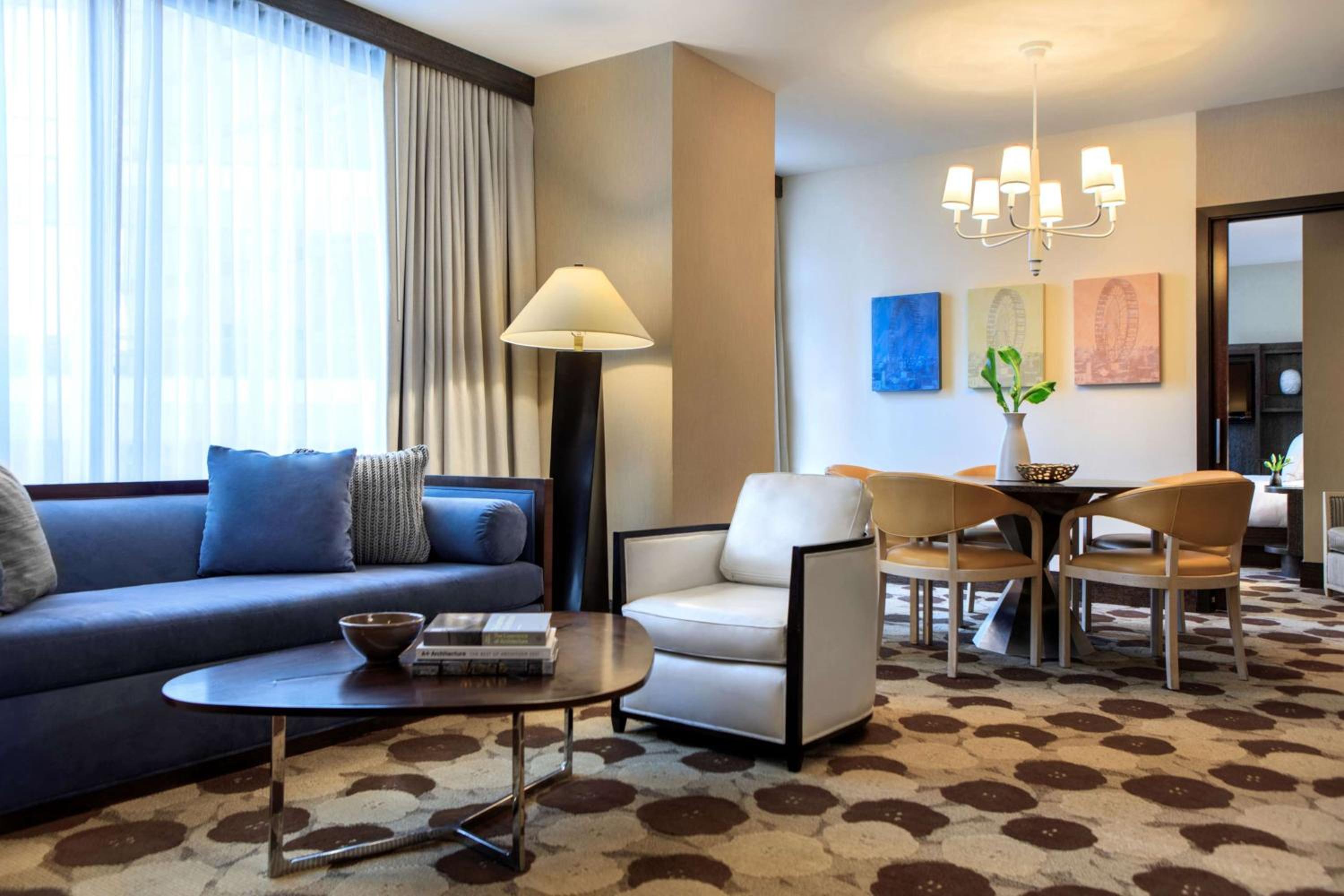 Suite - Photo 1