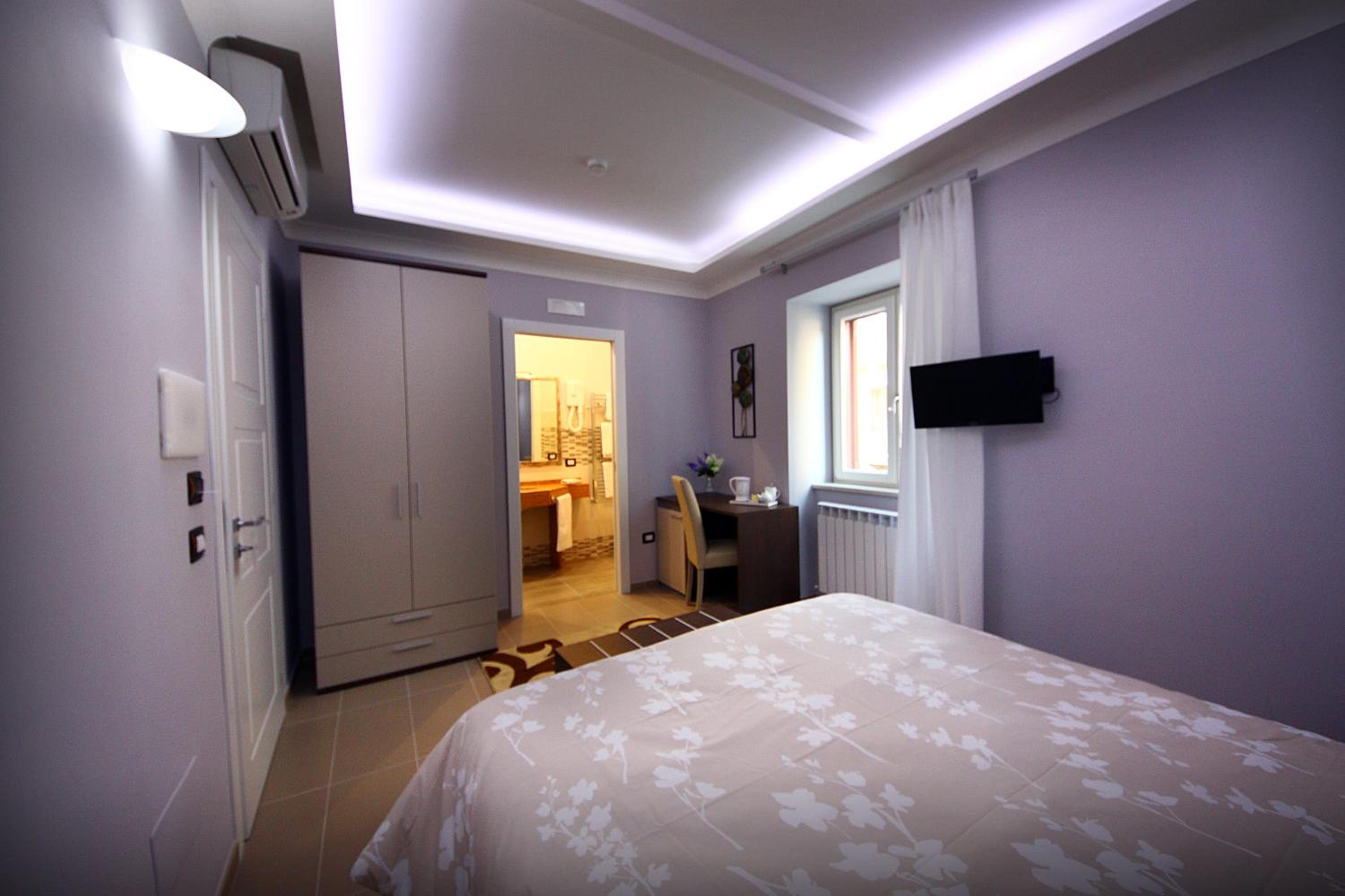 Standard Double or Twin Room - Photo 1