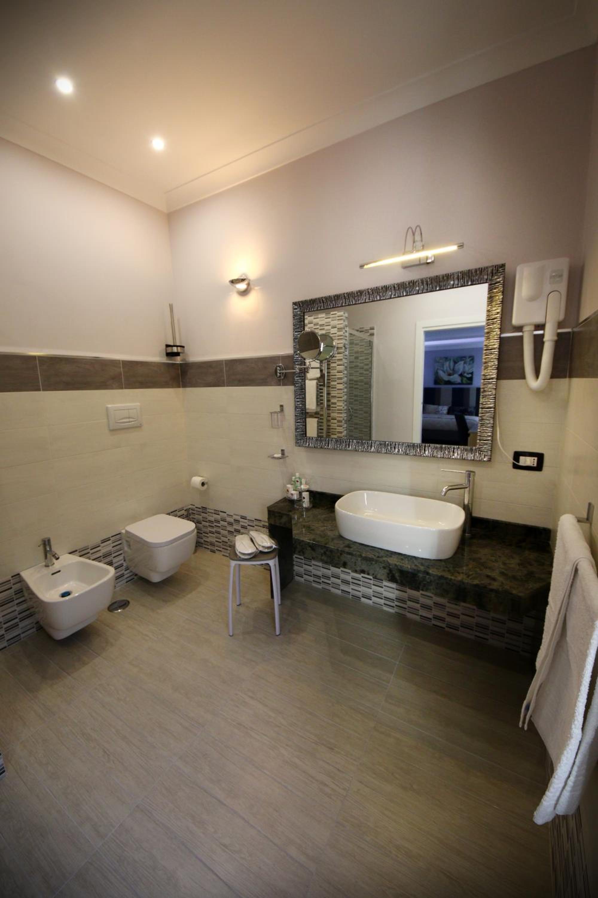 Triple Room with City View - Photo 4