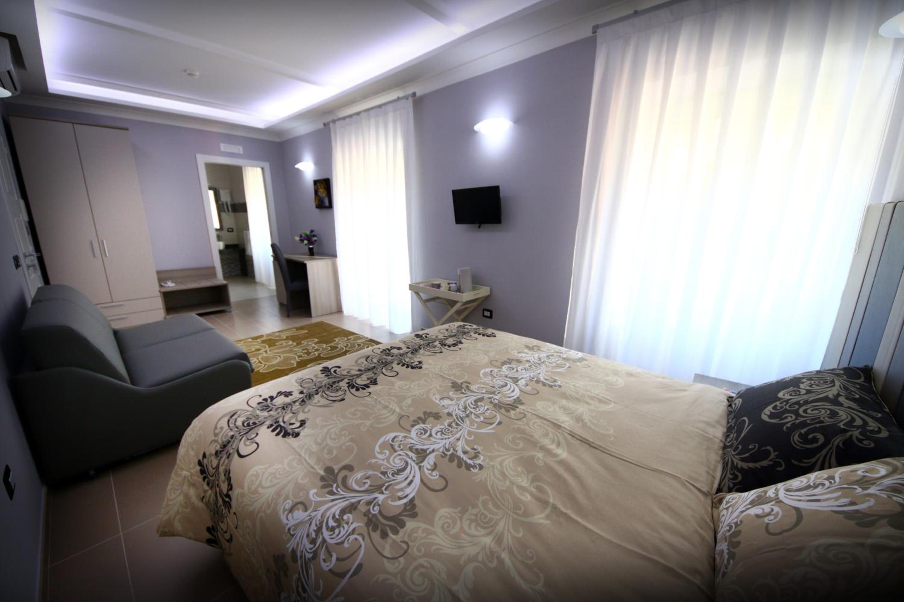 Triple Room with City View - Photo 7