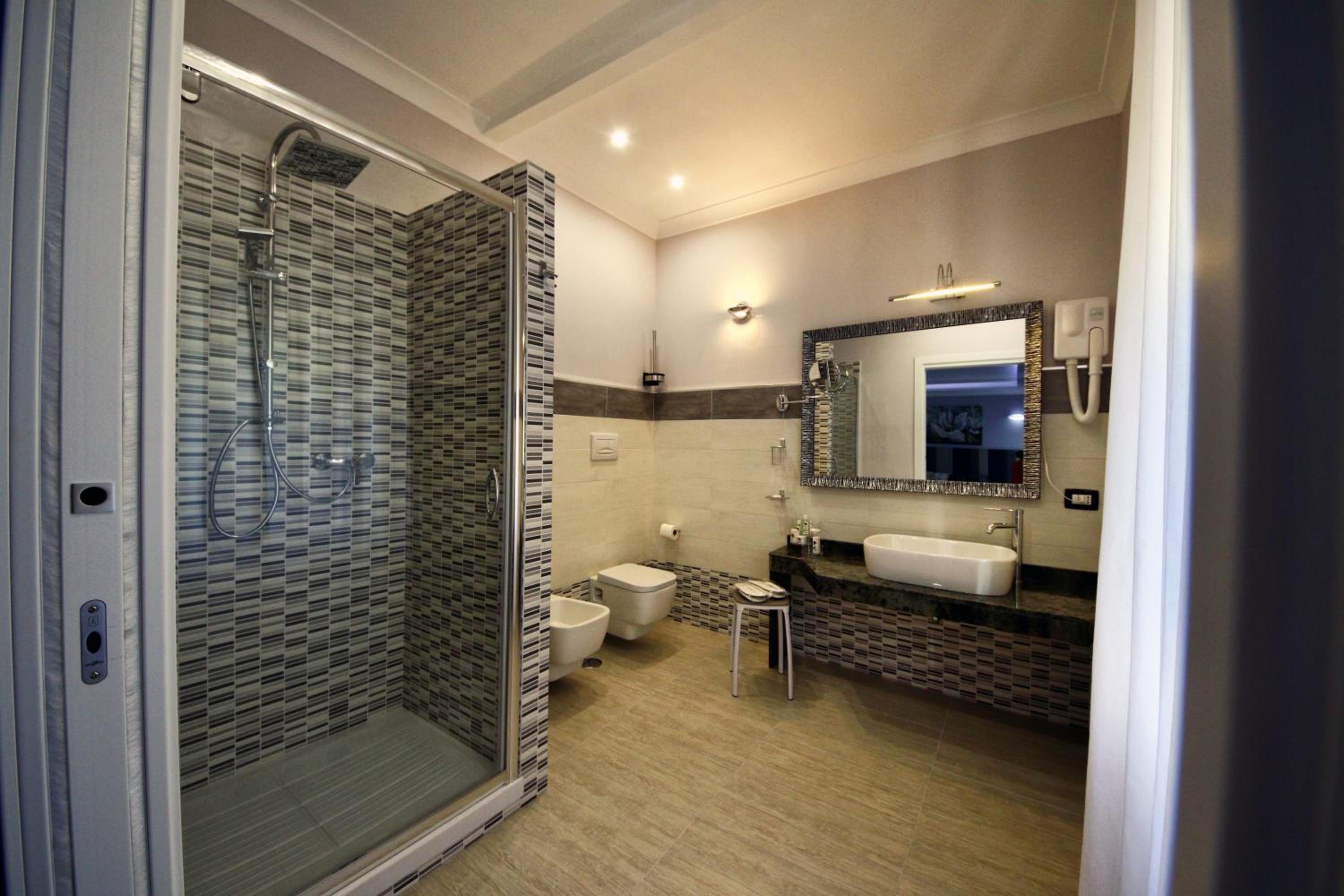 Triple Room with City View - Photo 5